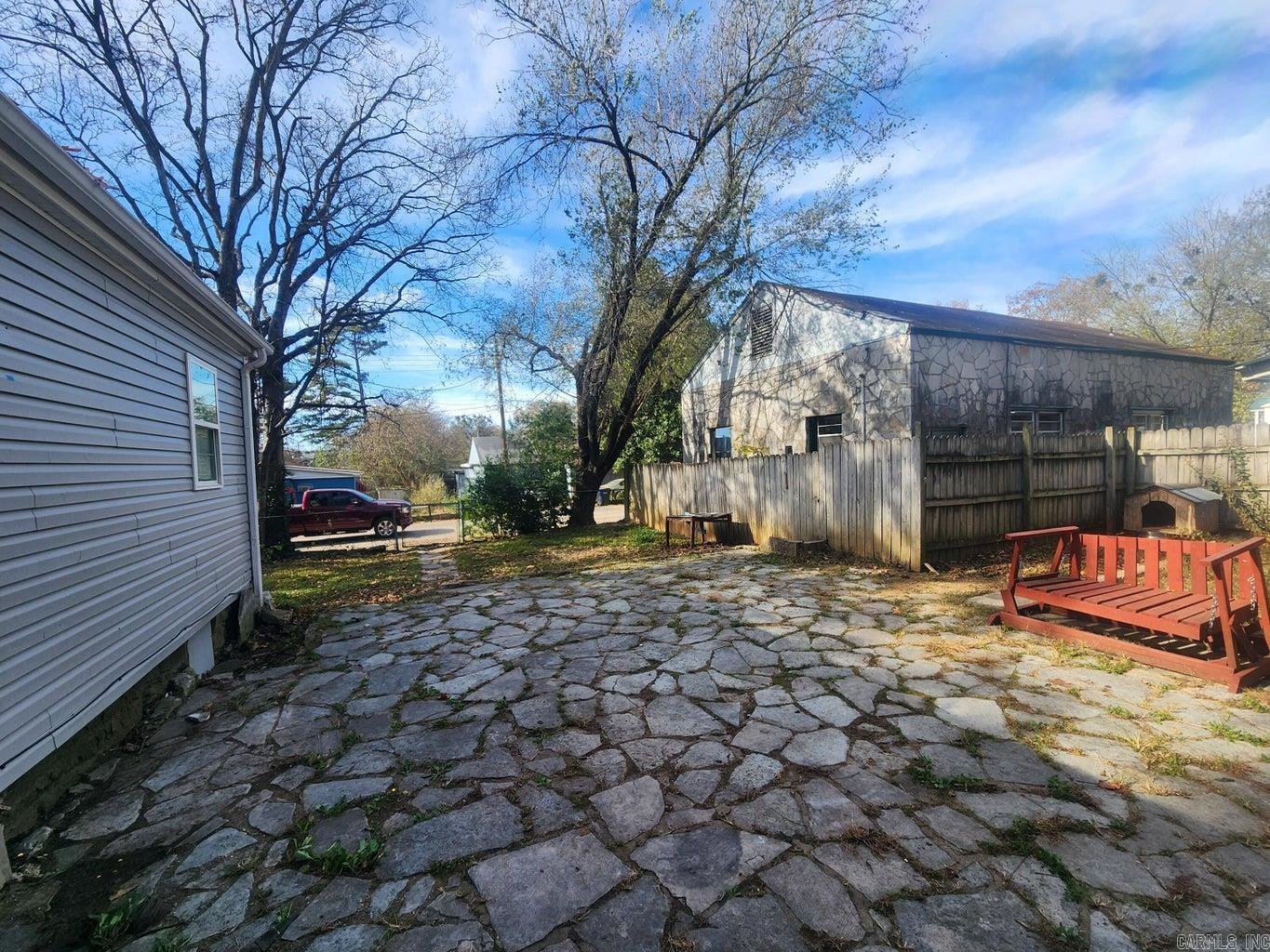 MAXFIELD WEST - Residential