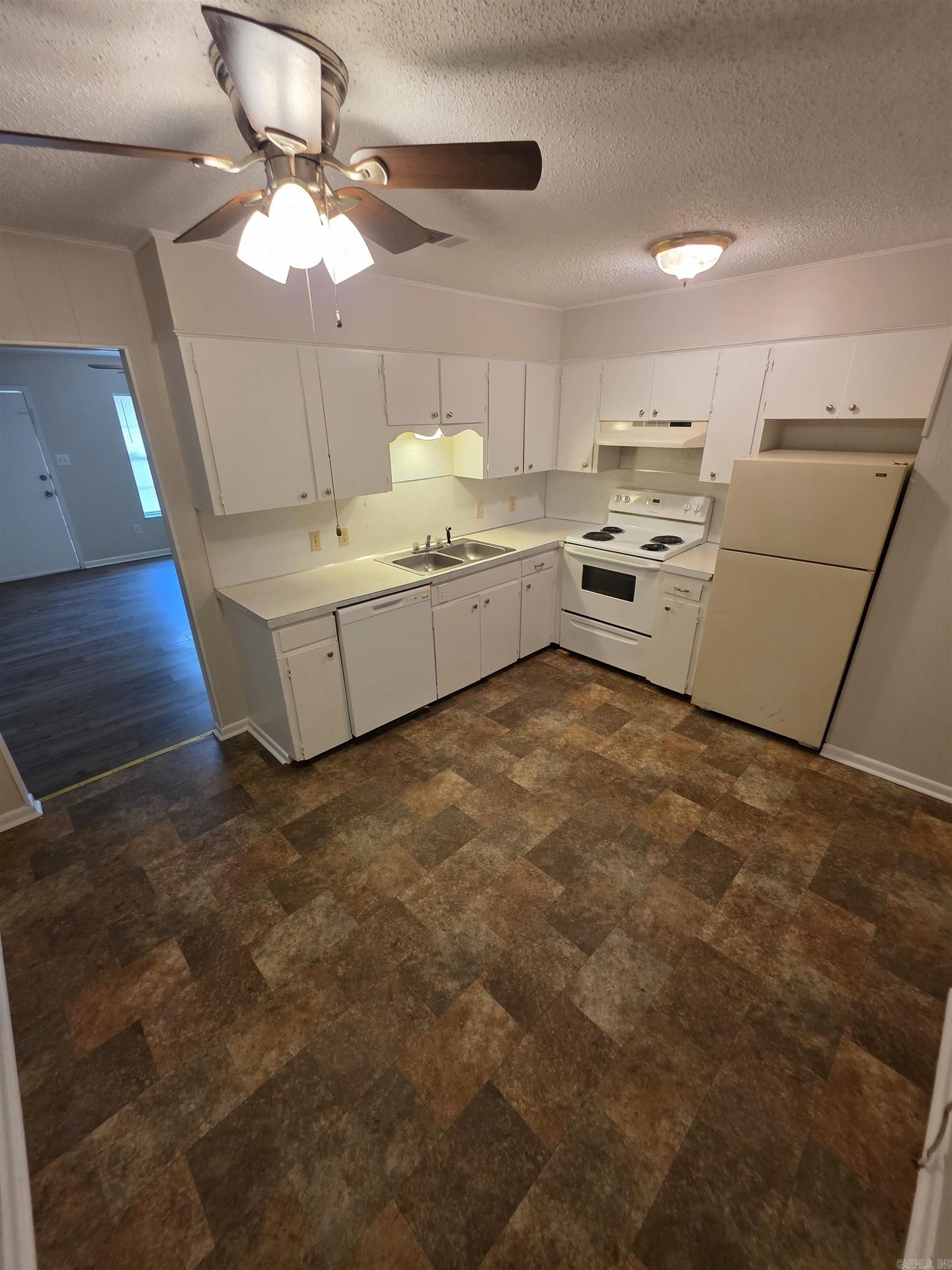 BELWOOD ADDN - Residential Lease