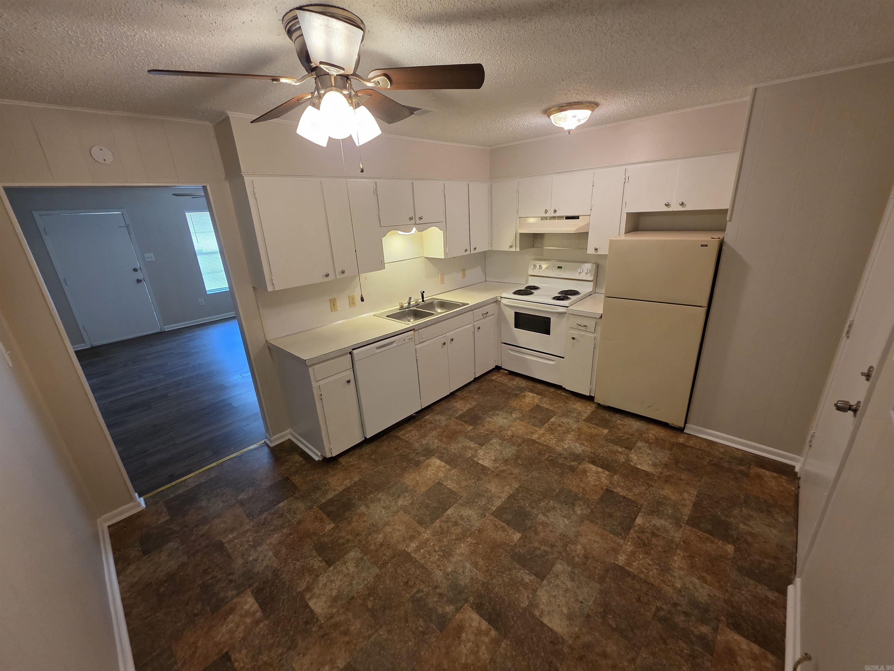 BELWOOD ADDN - Residential Lease