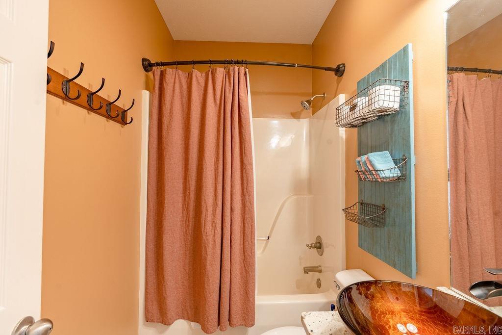 LOST CREEK - Residential