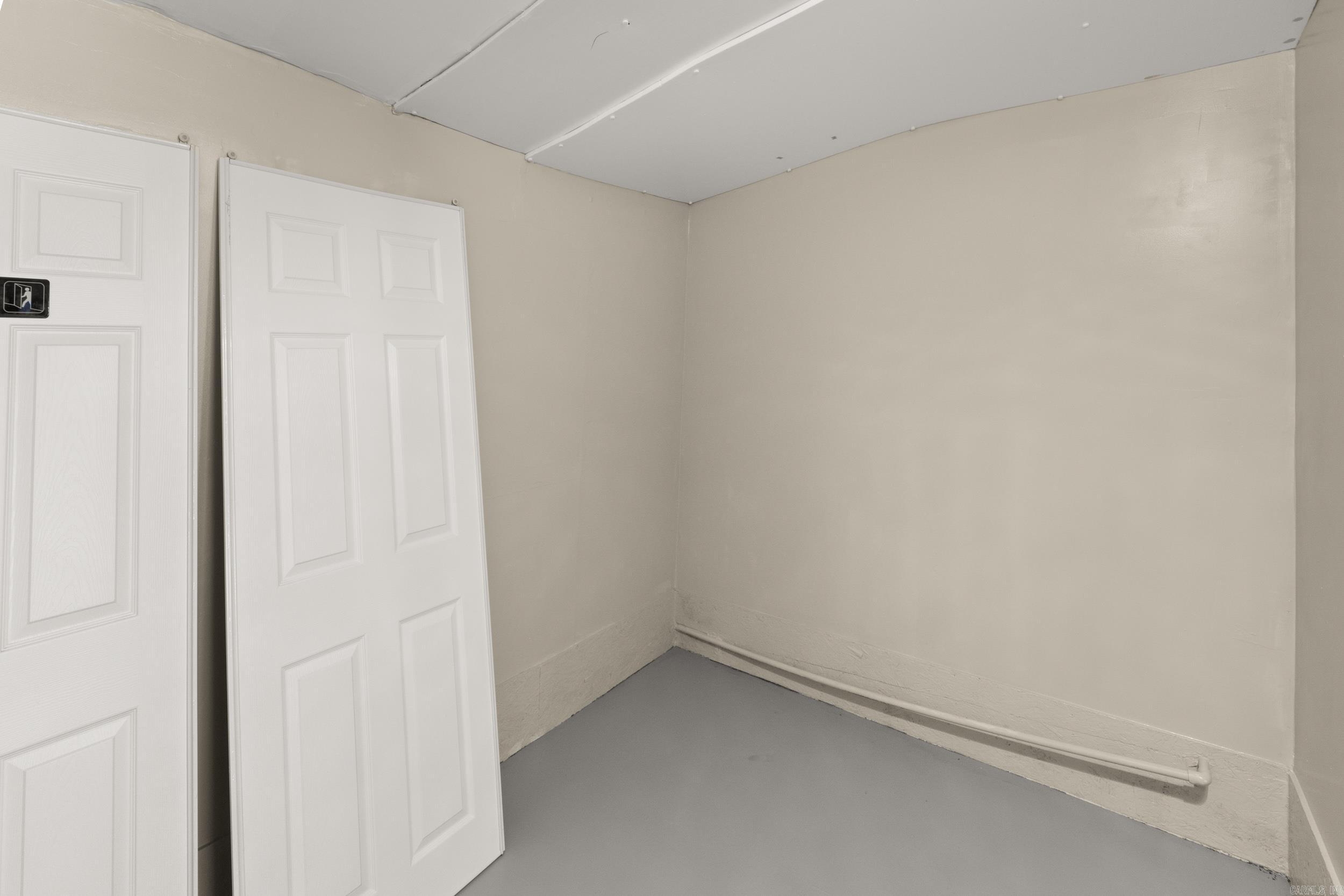 3n-13-22 - Commercial Lease