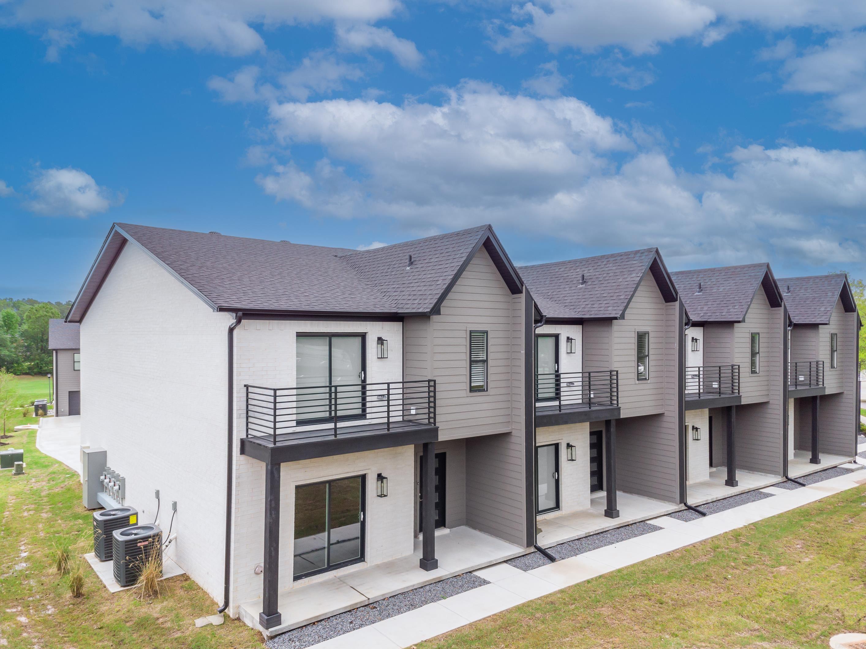 ISABELLE COURT - Residential