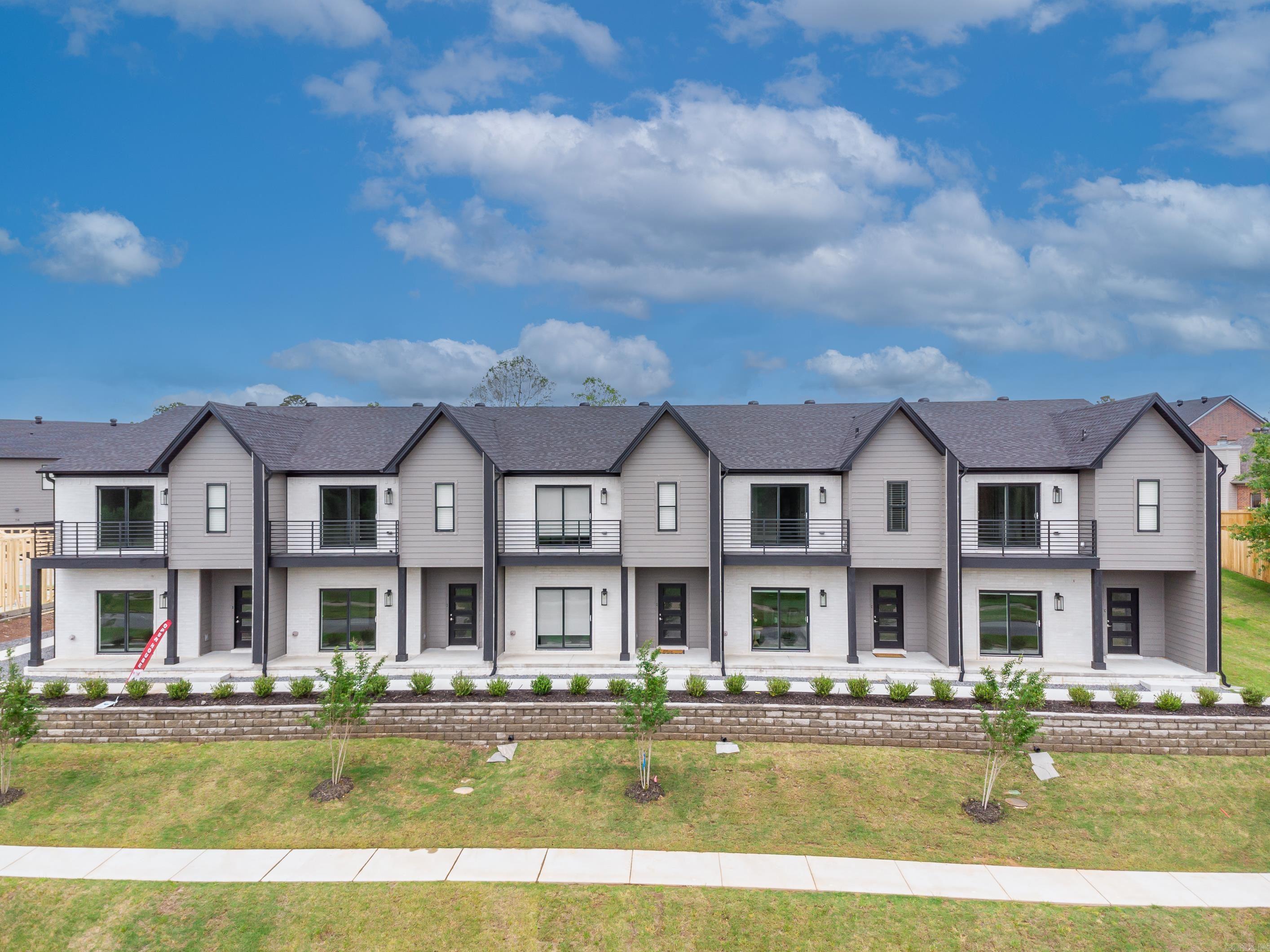 ISABELLE COURT - Residential
