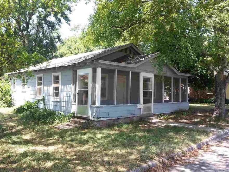 The Sale of two houses at one price in Downtown Benton.  AS-IS-CONDITION.  No guaranties/warranties.  Will be Auctioned on AUGUST 20th at 11:30 if not sold before day of Auction.  Terms: 10% Buyers Premium of Sales Price, $5,000 Deposit that day from the Successful Buyer. The houses are from the Estate of Mary Mullane.  Call Jim Thomas 501-860-0110 to view the properties. The Short St. house is 2bedrm/1bath (952 Sq Ft), the Cross St. house is 3bedrm/2baths (1508 Sq Ft)