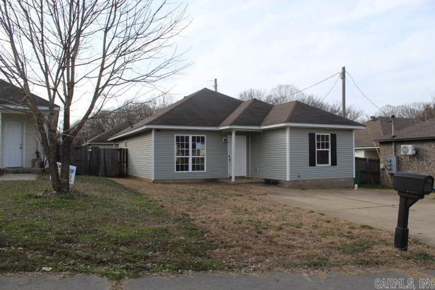 No Disclosure.  To be sold AS IS.  This property has been placed in an upcoming event. All bids should be submitted at XOME.com void where prohibited. Please submit any pre-auction offer received through the property details page on Xome.com. Any post-auction offers will need to be submitted directly to the listing agent. Response within3 business days. All properties are subkjec tto a 5% buyer'spremium pursuant to the Auction Participation Agreement and Terms & Conditions minimums will apply. Please contact listing agent for details and commissionn paid on this property. Agents see confidential remarks.