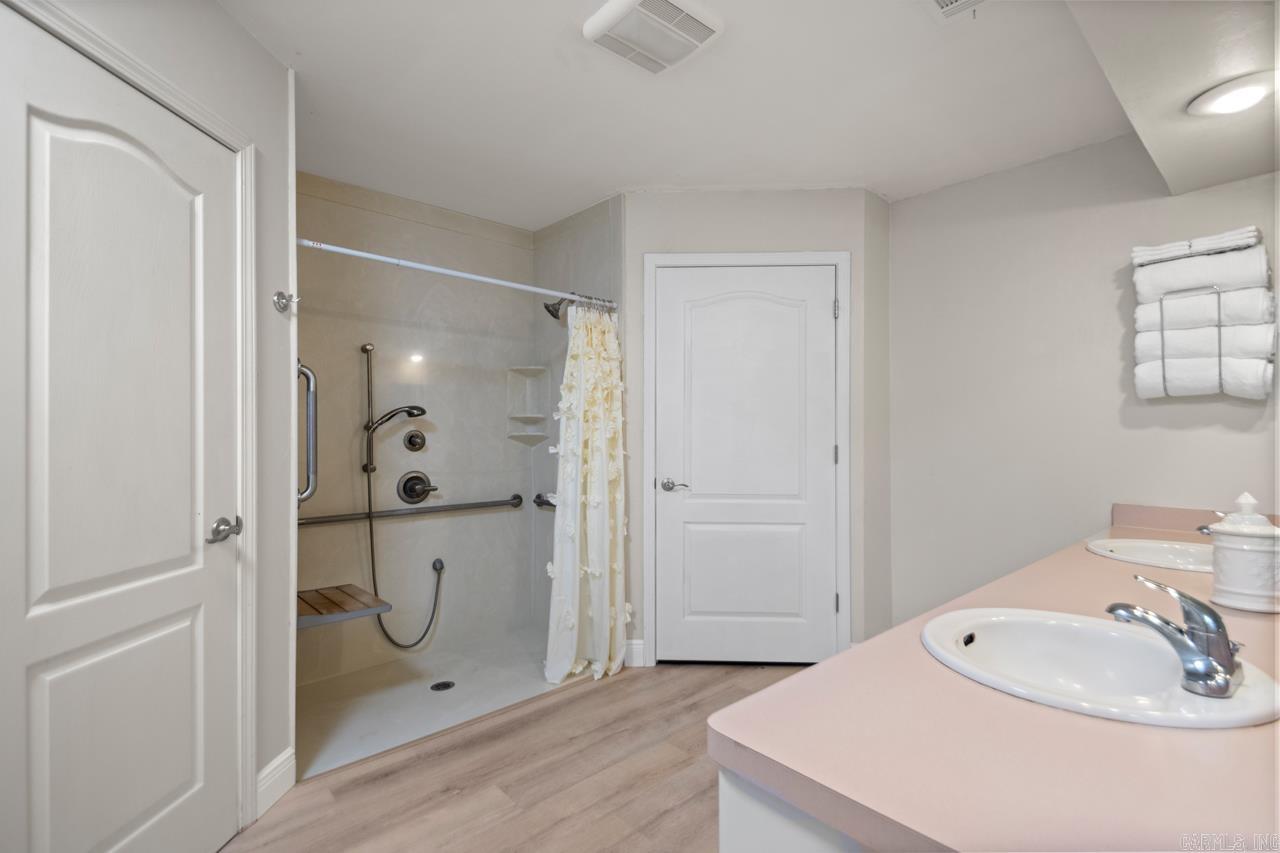 Pickwicket Corner - Residential