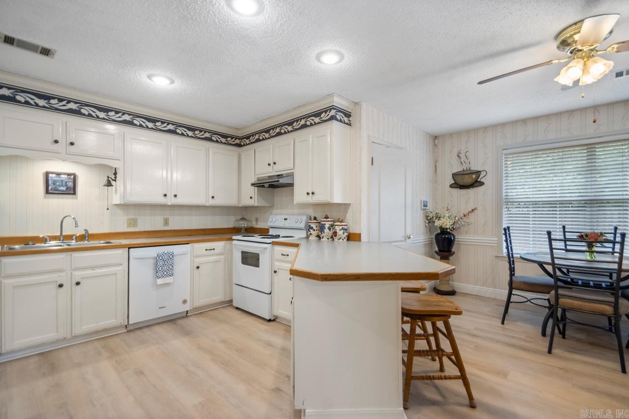 Pickwicket Corner - Residential