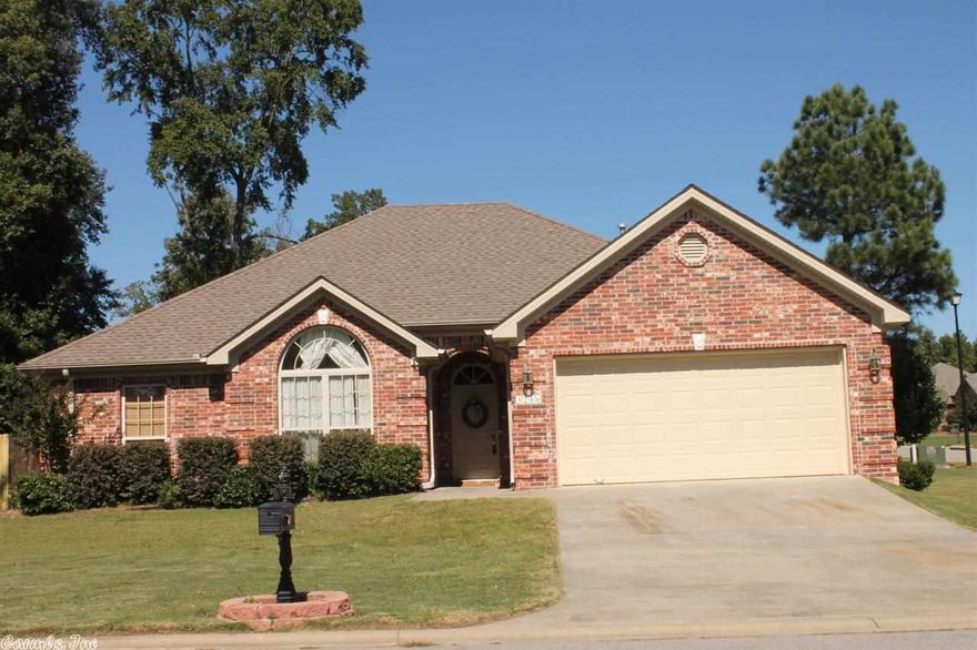 Located on corner lot, this home has an open floor plan that features 10 foot ceilings in the living room with dark laminate flooring and corner fireplace. Kitchen has an area for dining table plus breakfast bar. Stainless appliances included a gas range, microwave, & dishwasher. Split bedroom plan.  Tray ceiling in master. Master bath has dual closets, whirlpool tub, & walk in shower. Backyard features fenced yard, covered back porch, and patio with pergola.