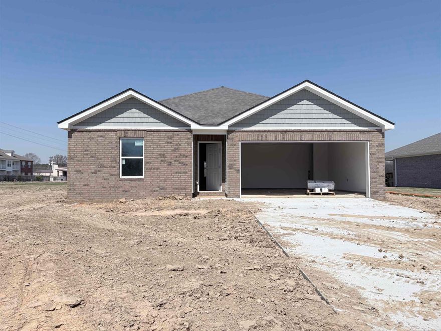 Can close in 30 days! The Freeport floorplan is a one-story open floorplan concept that features 4 bedrooms, 2 bathrooms, and a two-car garage. The home is equipped with stainless steel appliances (refrigerator, stove, microwave, dishwasher), keyless entry, blinds, and more.  The listed photos are for representation purposes. These photos are of the same floorplan but not of the same home.