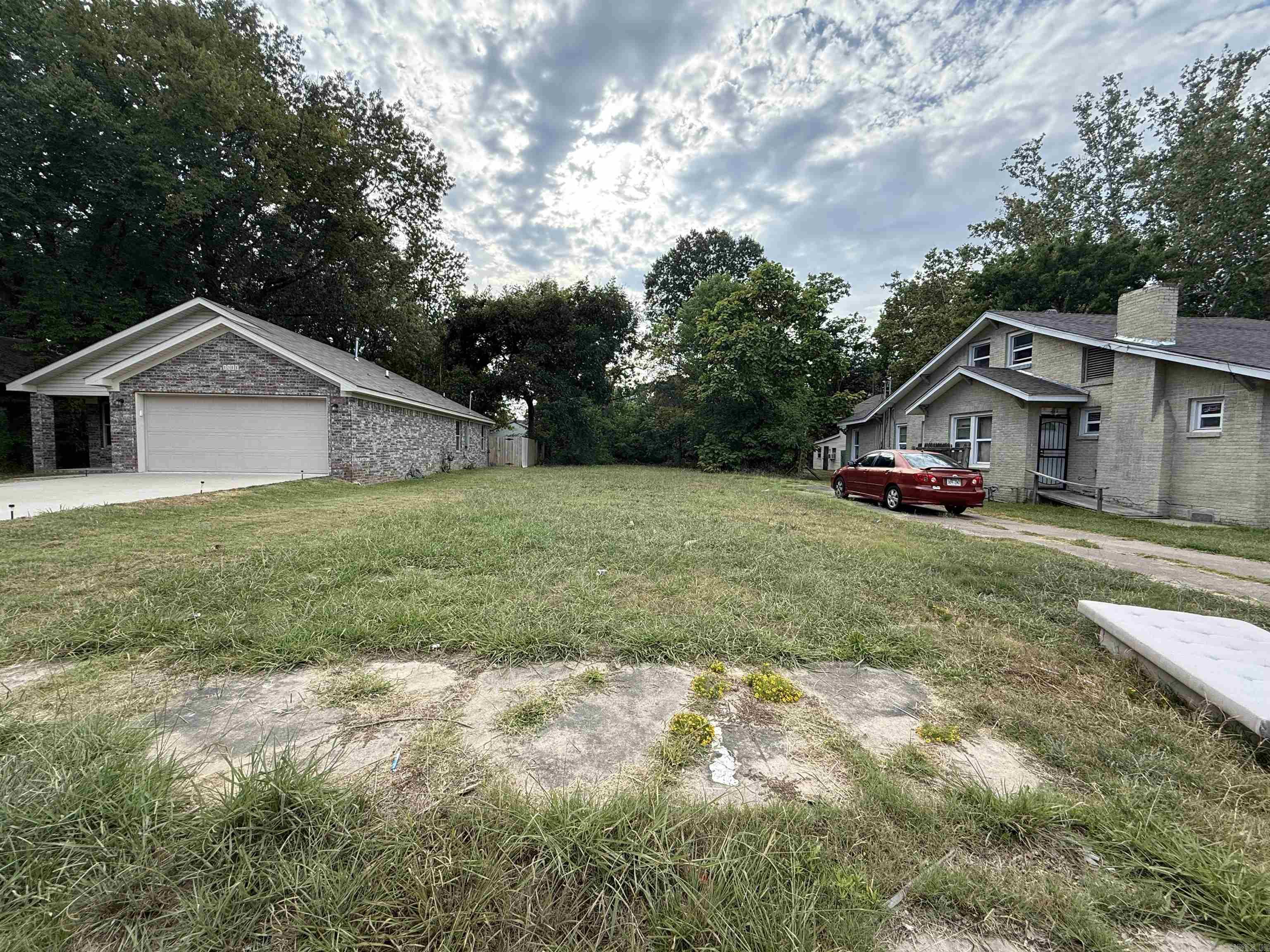 Neighborhood lot near Vestal Park. Quick access to local restaurants, shopping, and everything North Little Rock has to offer!