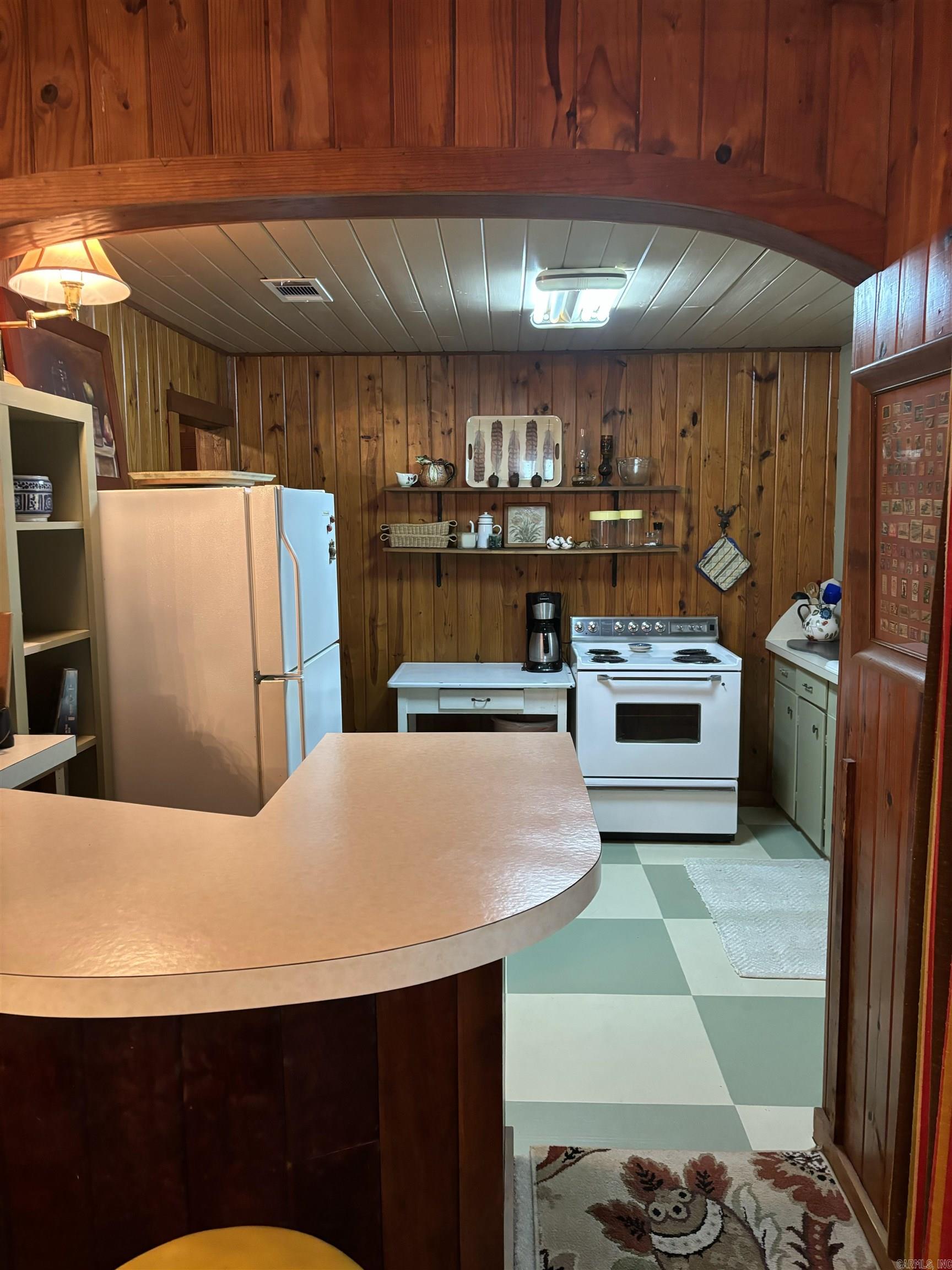 COWHIDE COVE HOME - Residential