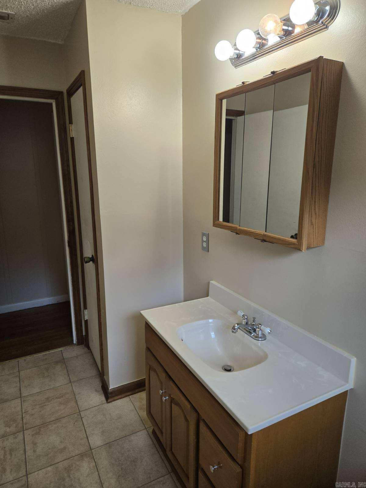 HURRICANE SHORE - Residential