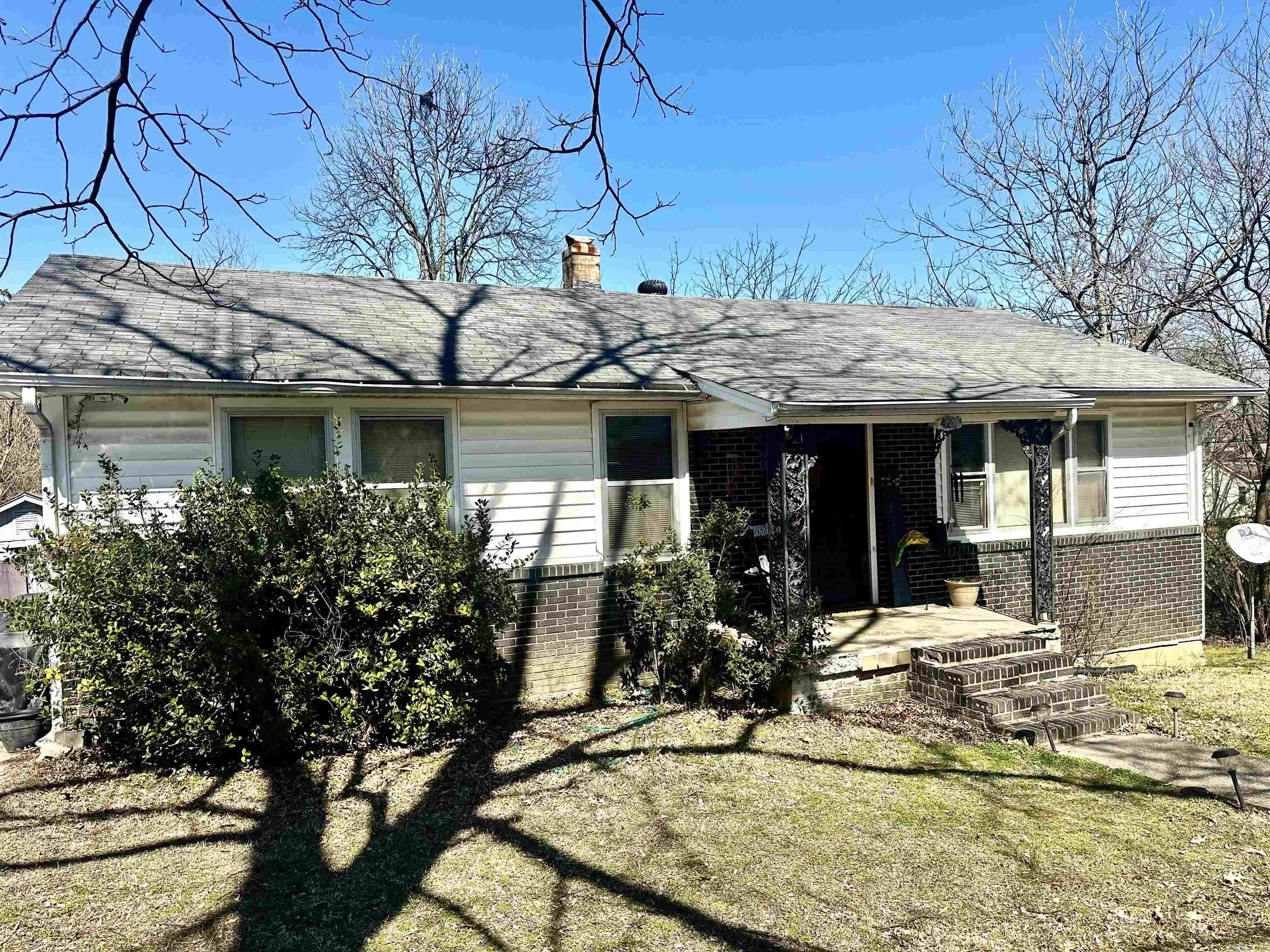 Investor opportunity! Call for more information. To be sold "AS IS" with no repairs.