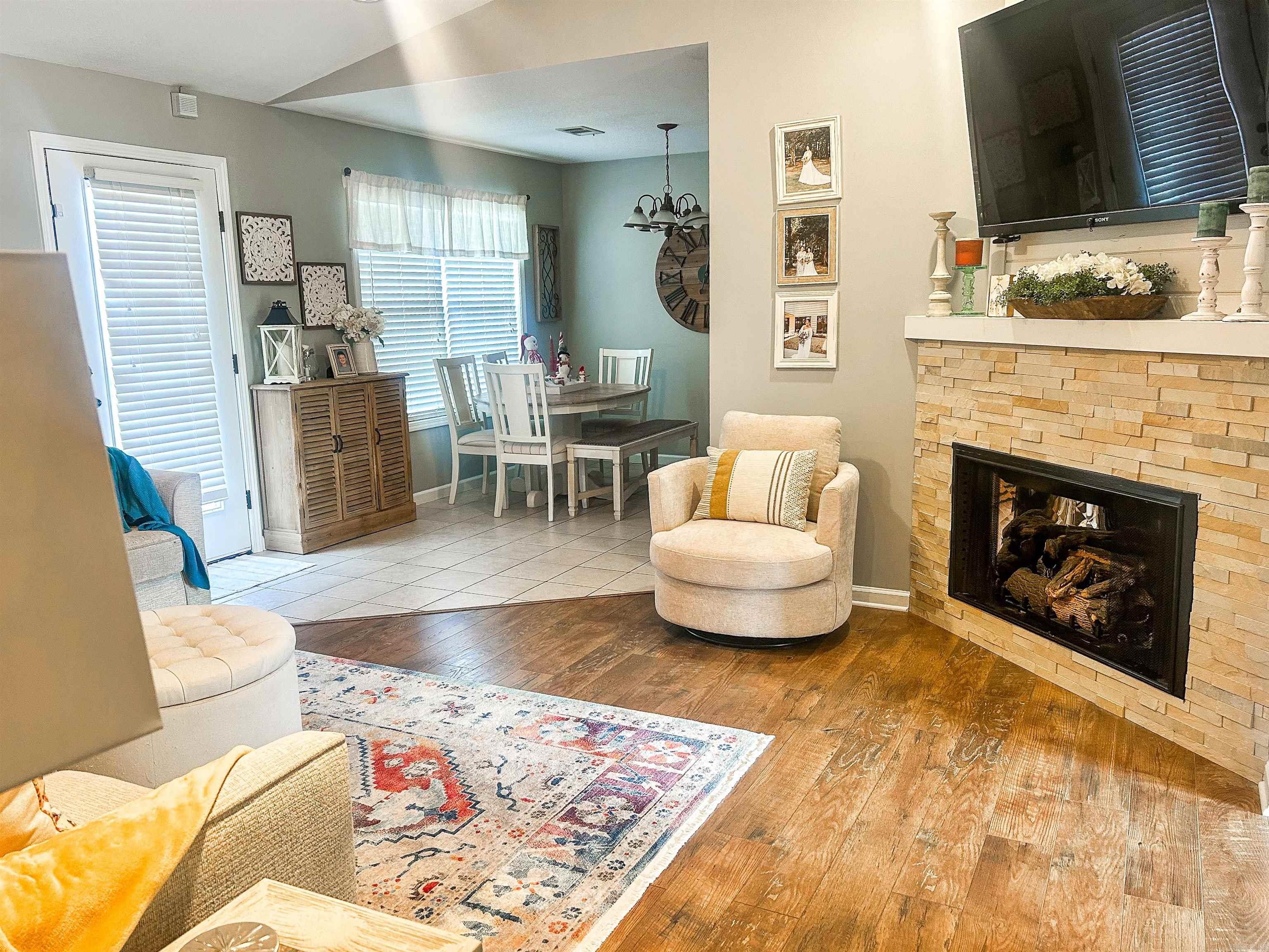 WALNUT CORNER - Residential