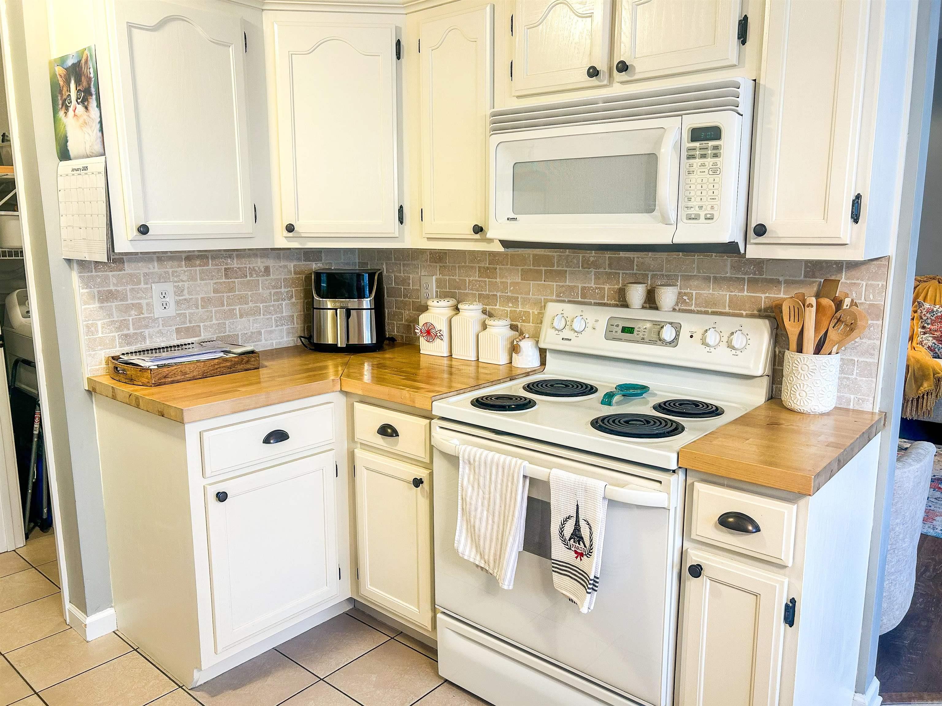 WALNUT CORNER - Residential