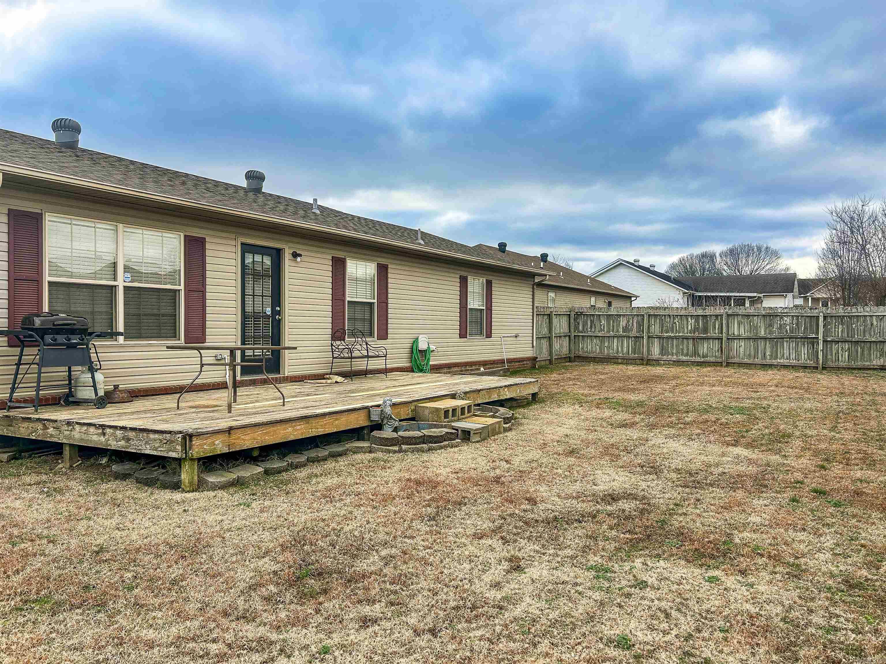 WALNUT CORNER - Residential