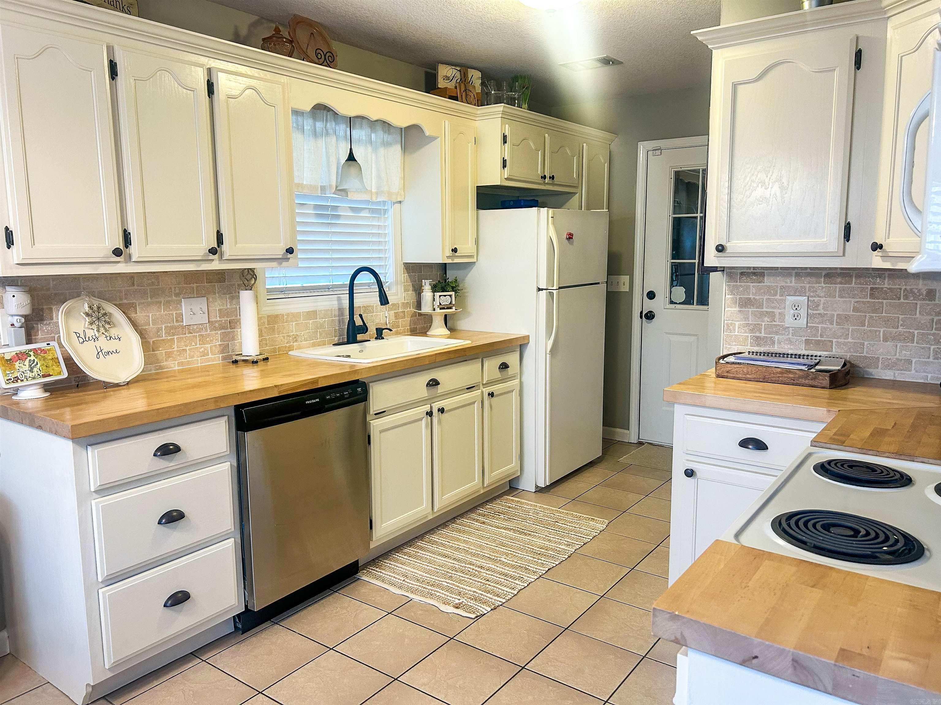 WALNUT CORNER - Residential