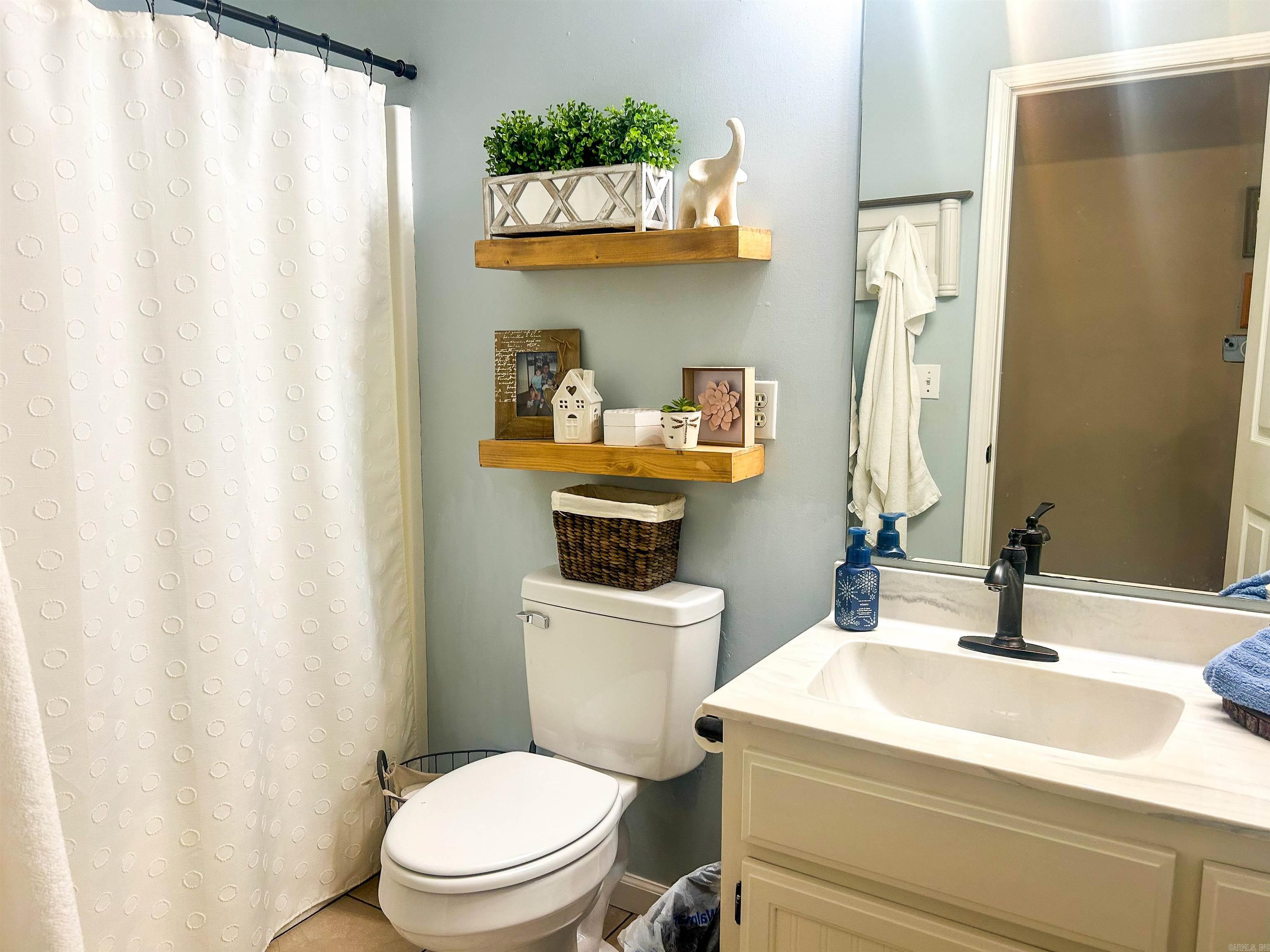 WALNUT CORNER - Residential