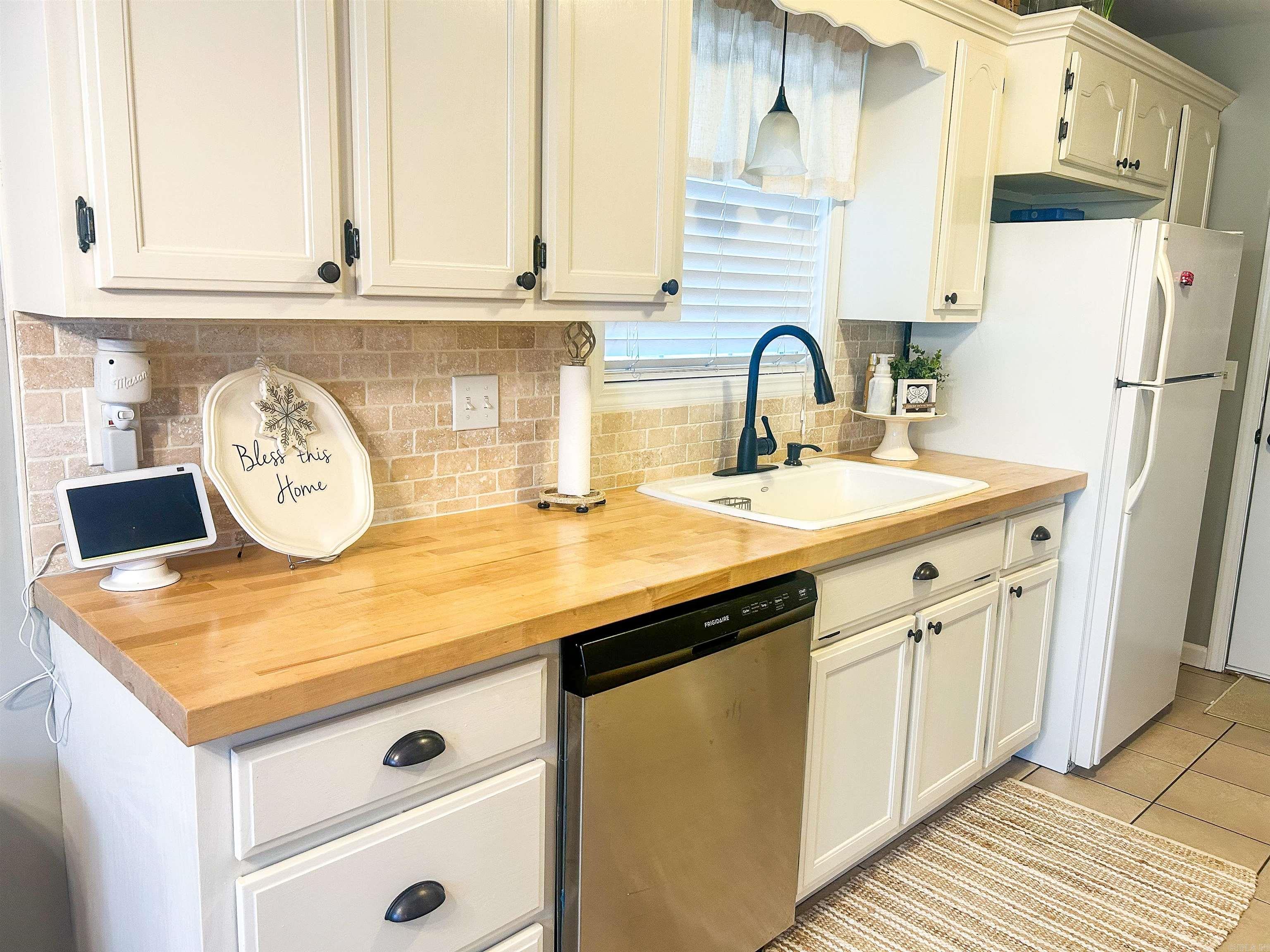 WALNUT CORNER - Residential