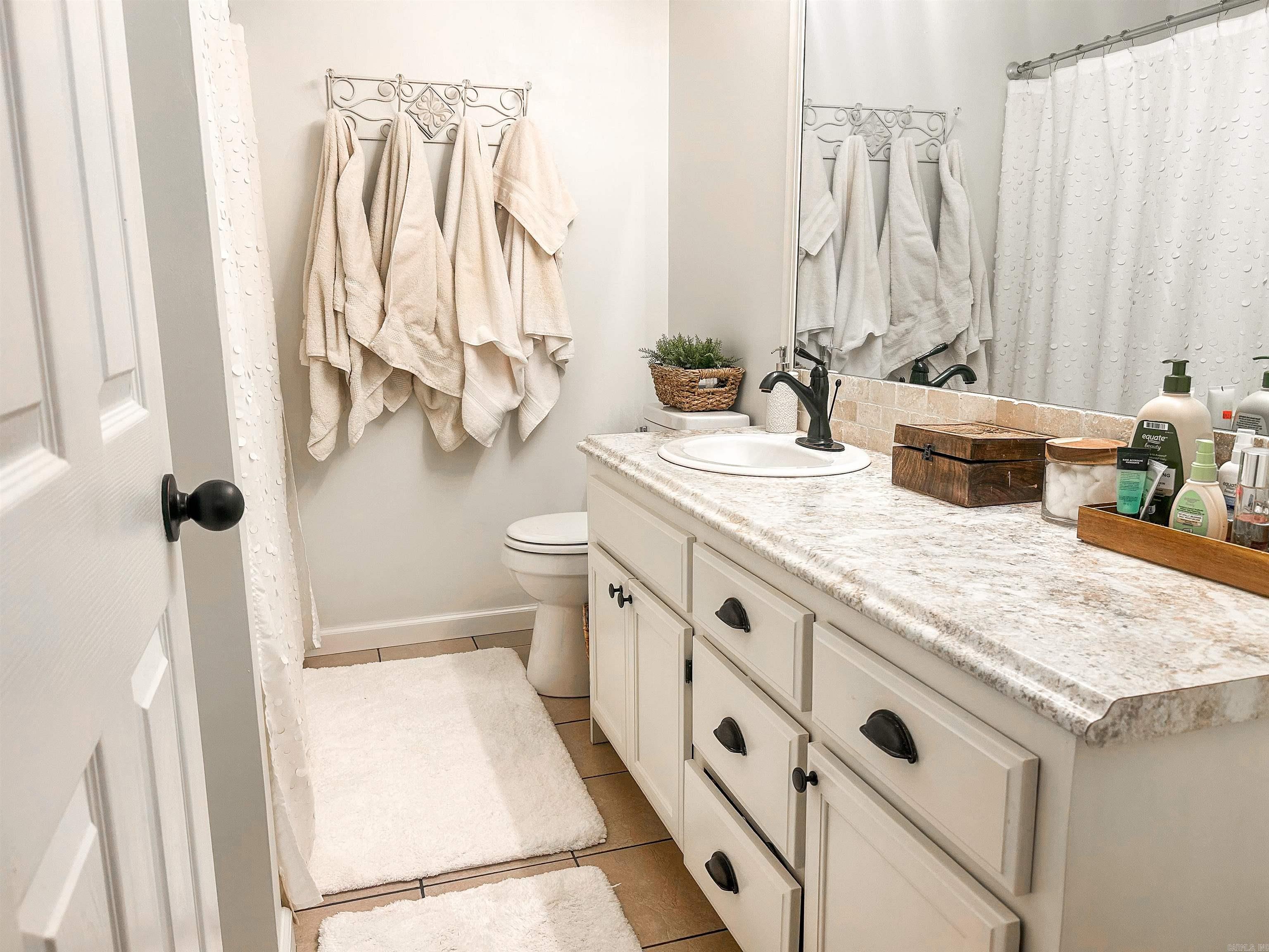 WALNUT CORNER - Residential