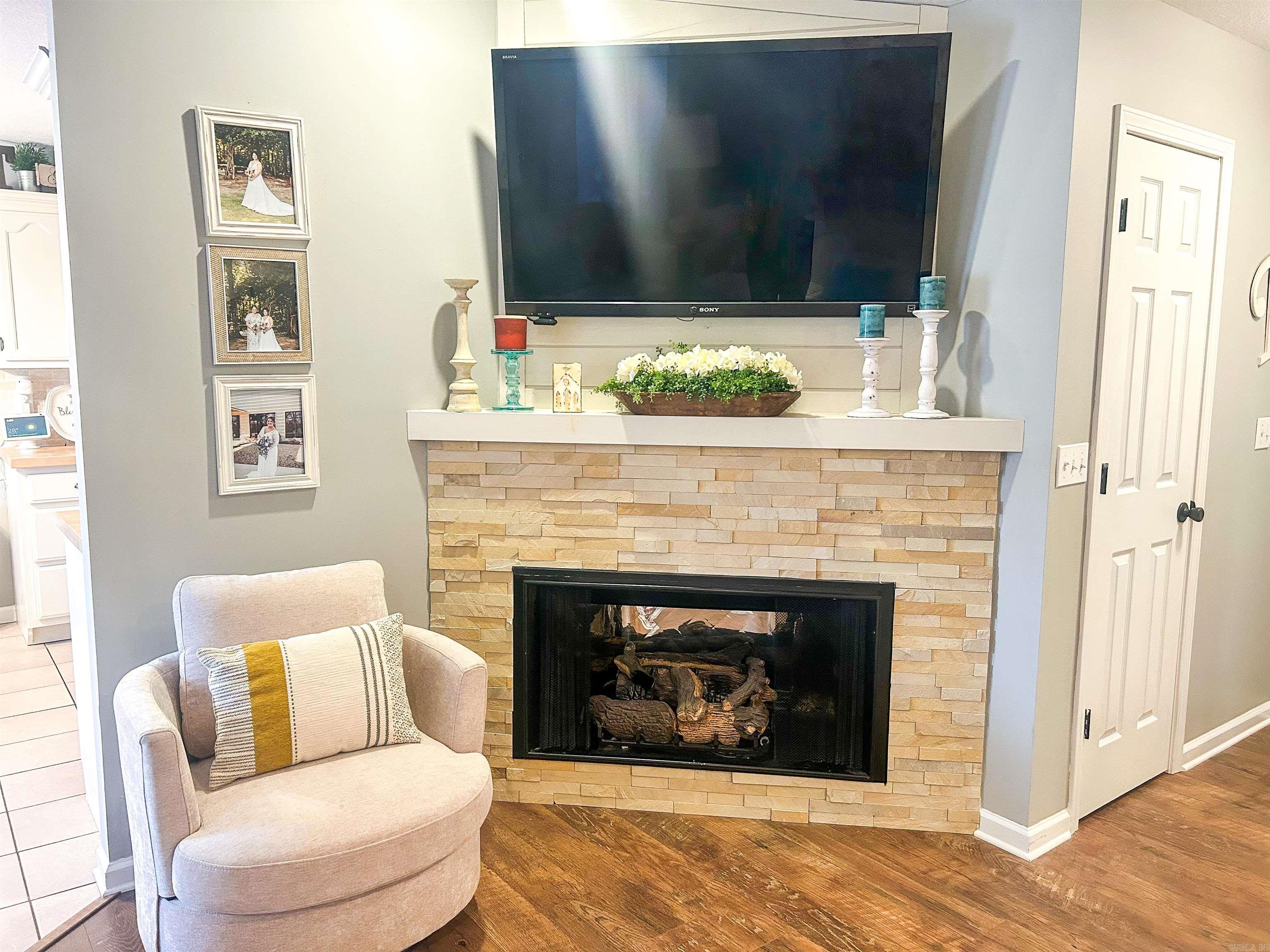 WALNUT CORNER - Residential