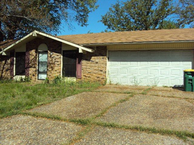 Need quick sale - owner relocated - up dated tile baths, new floor in great room. needs new family! Looking for a good deal. Large backyard with 2 buildings, one could be a great man cave.