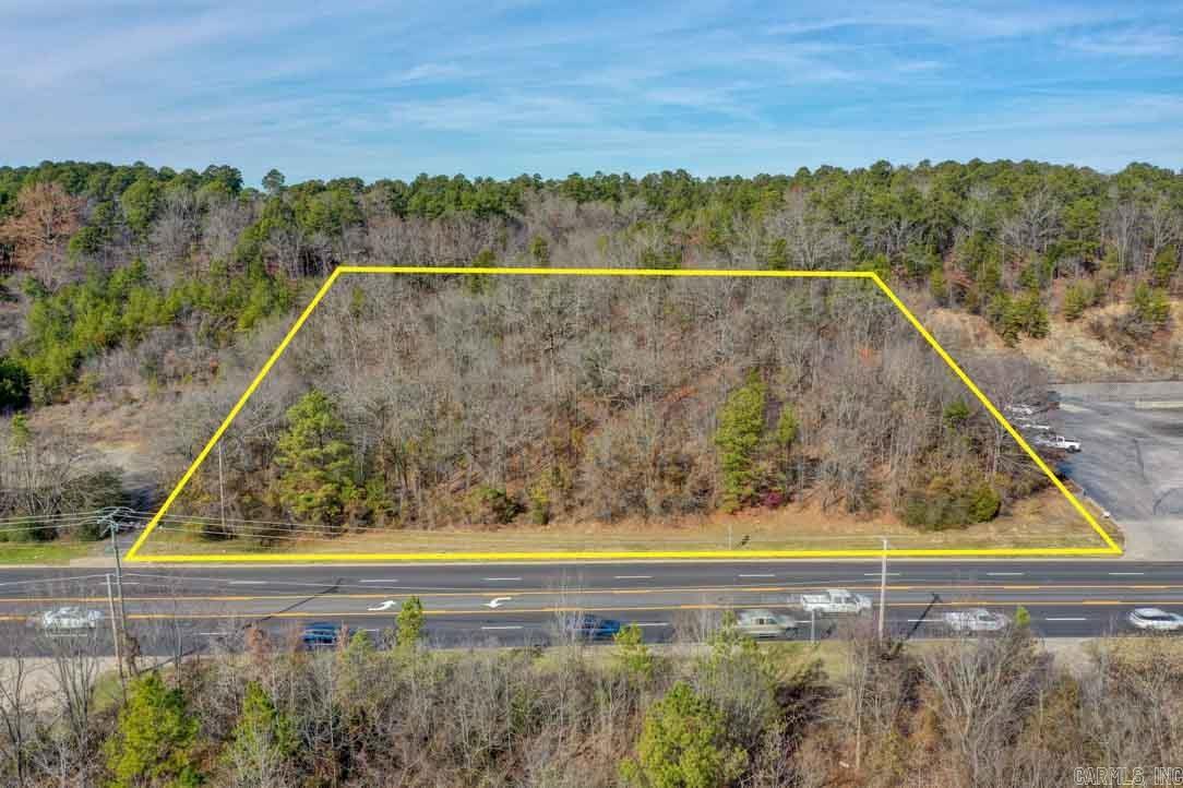 Developer's Dream!! Extraordinary mixed use 40 acre track in high growth area with frontage on Airport Road, Weston Road, and expressway off ramp. All utilities available. Center turning lane and great visibility. Daily traffic count of 38,000 cars. Zoned RN-2 and C-R.