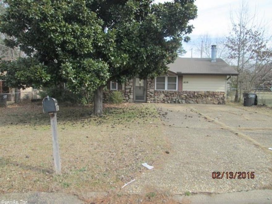 One story rock/frame home with composite shingle roof. Large den with brick fireplace. Three bedrooms and two baths. Lots of storage space.  Property is sold "AS IS" and is subject to HUD guidelines 24 CFR 206.125. Fax offers to 501-982-9543.
