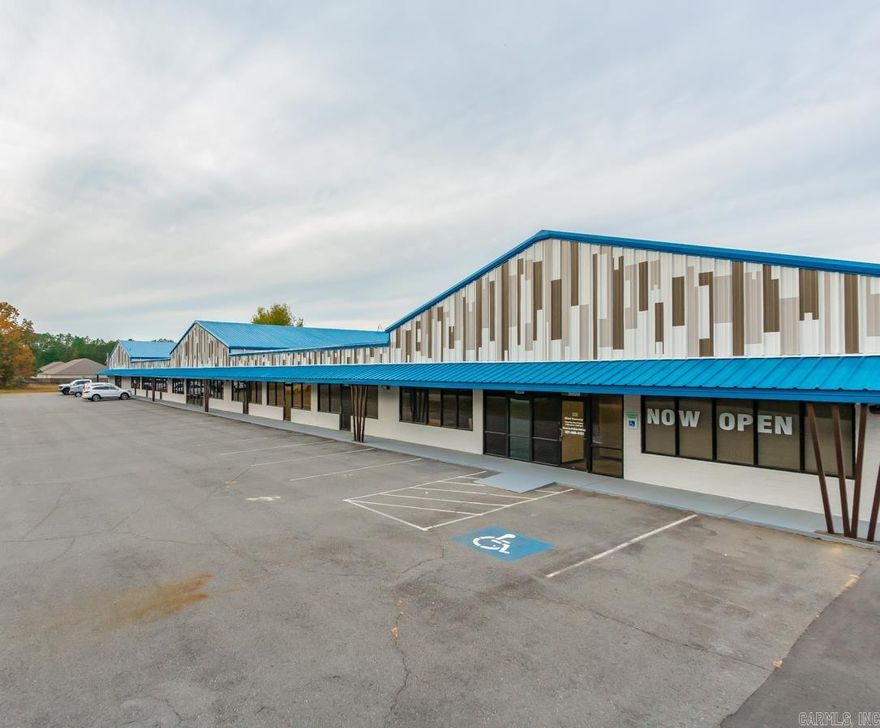Professional Medical Plaza! Ideal for any business related to the medical field. Completely remodeled! Brand new flooring! Current tenants ranged from doctors offices to a pharmacy to a medical lab. ALL UTILITIES PAID!   (SEE AGENT REMARKS)