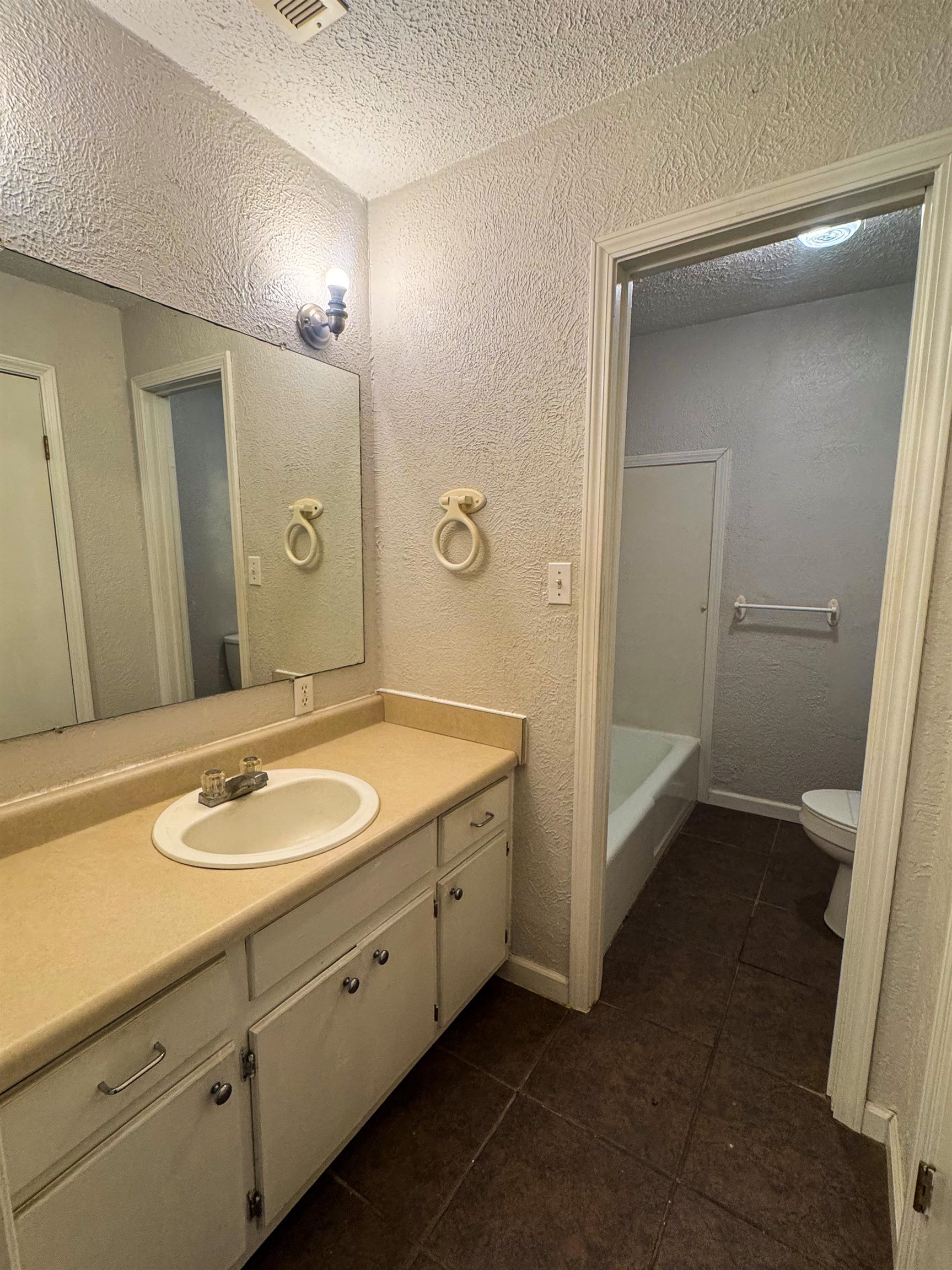 J & M ESTATES - Residential
