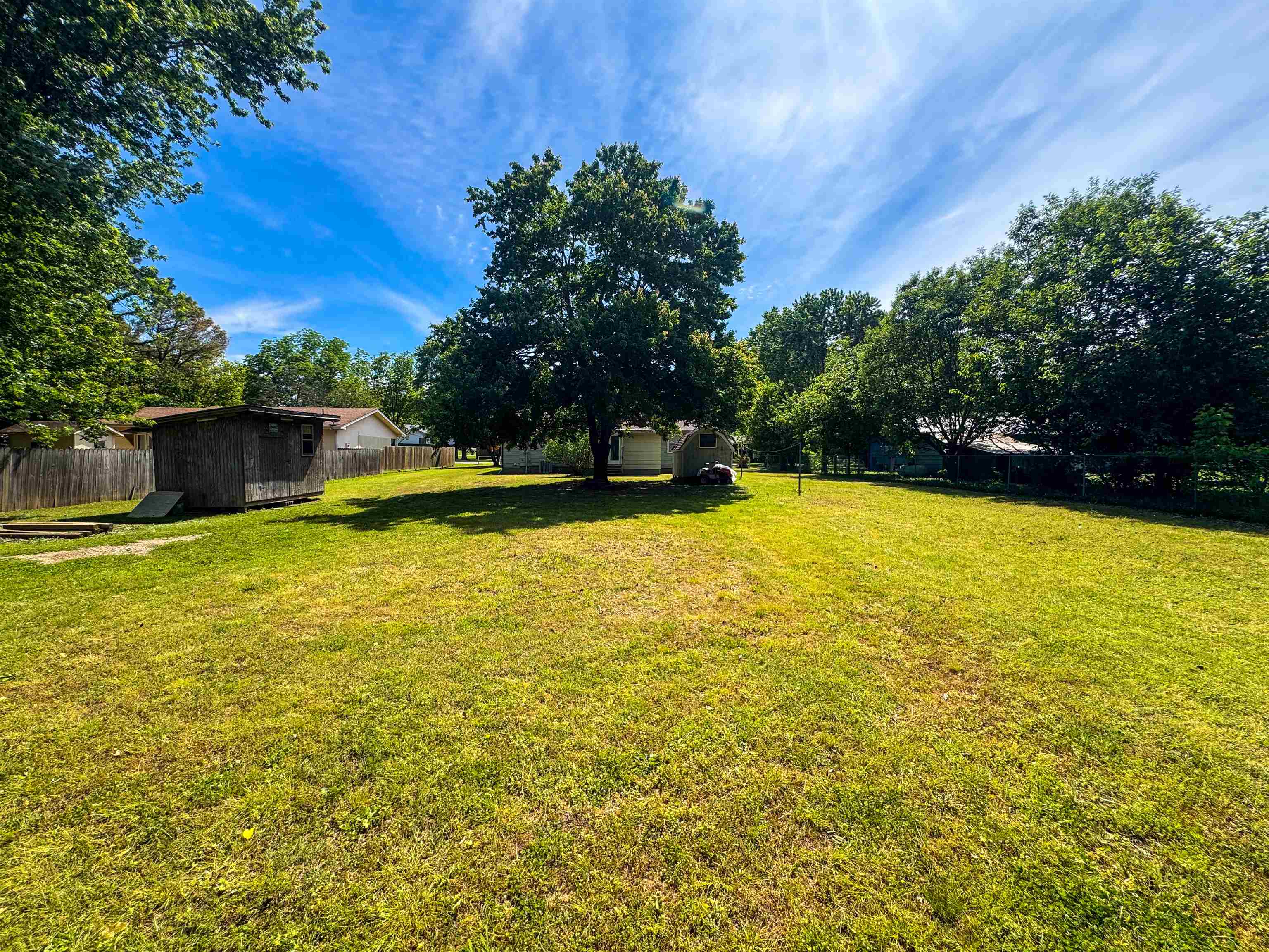 J & M ESTATES - Residential