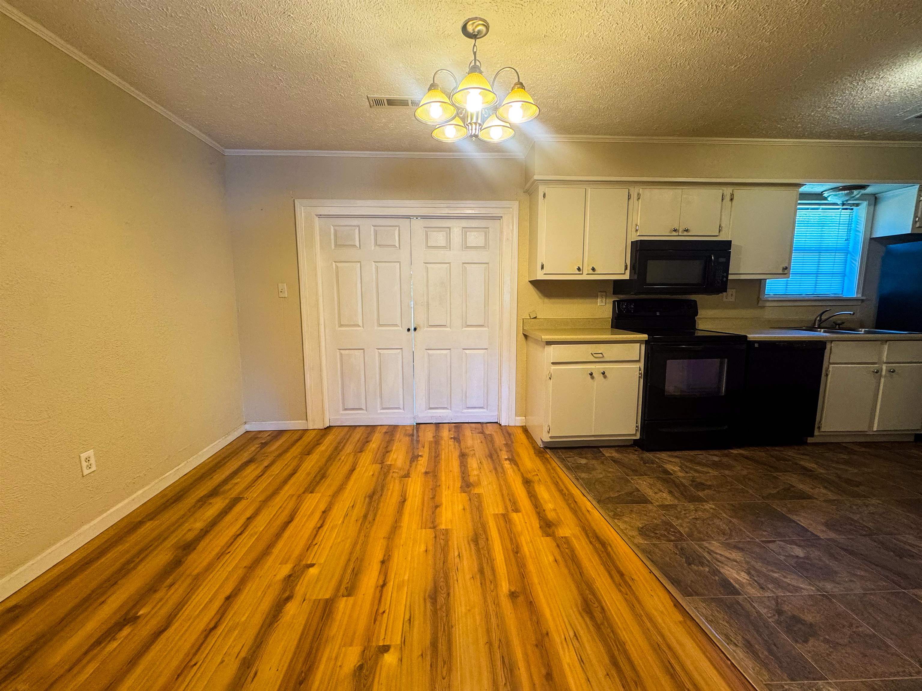 J & M ESTATES - Residential