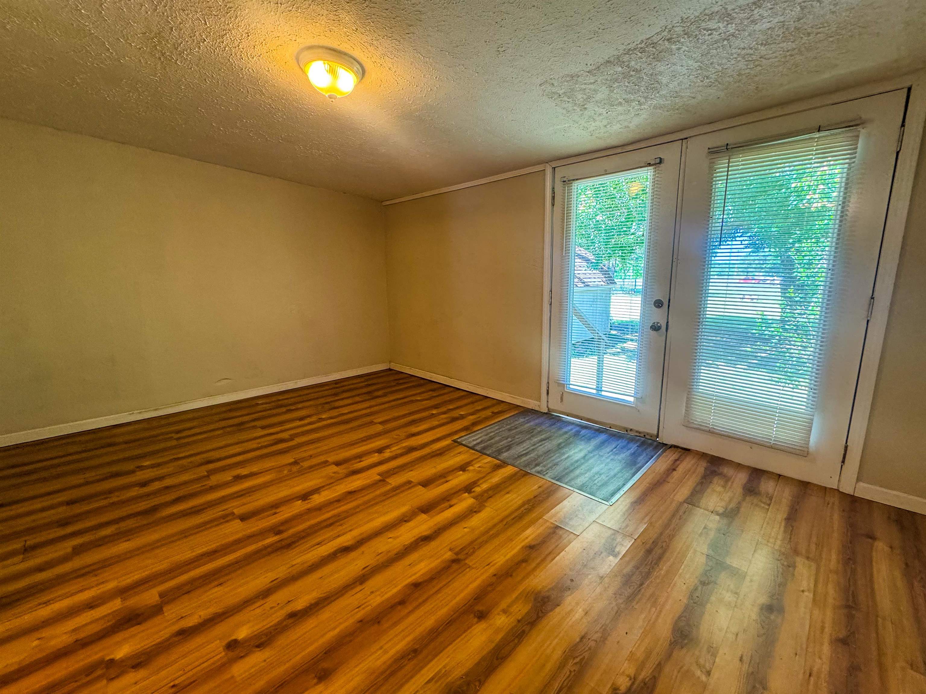J & M ESTATES - Residential