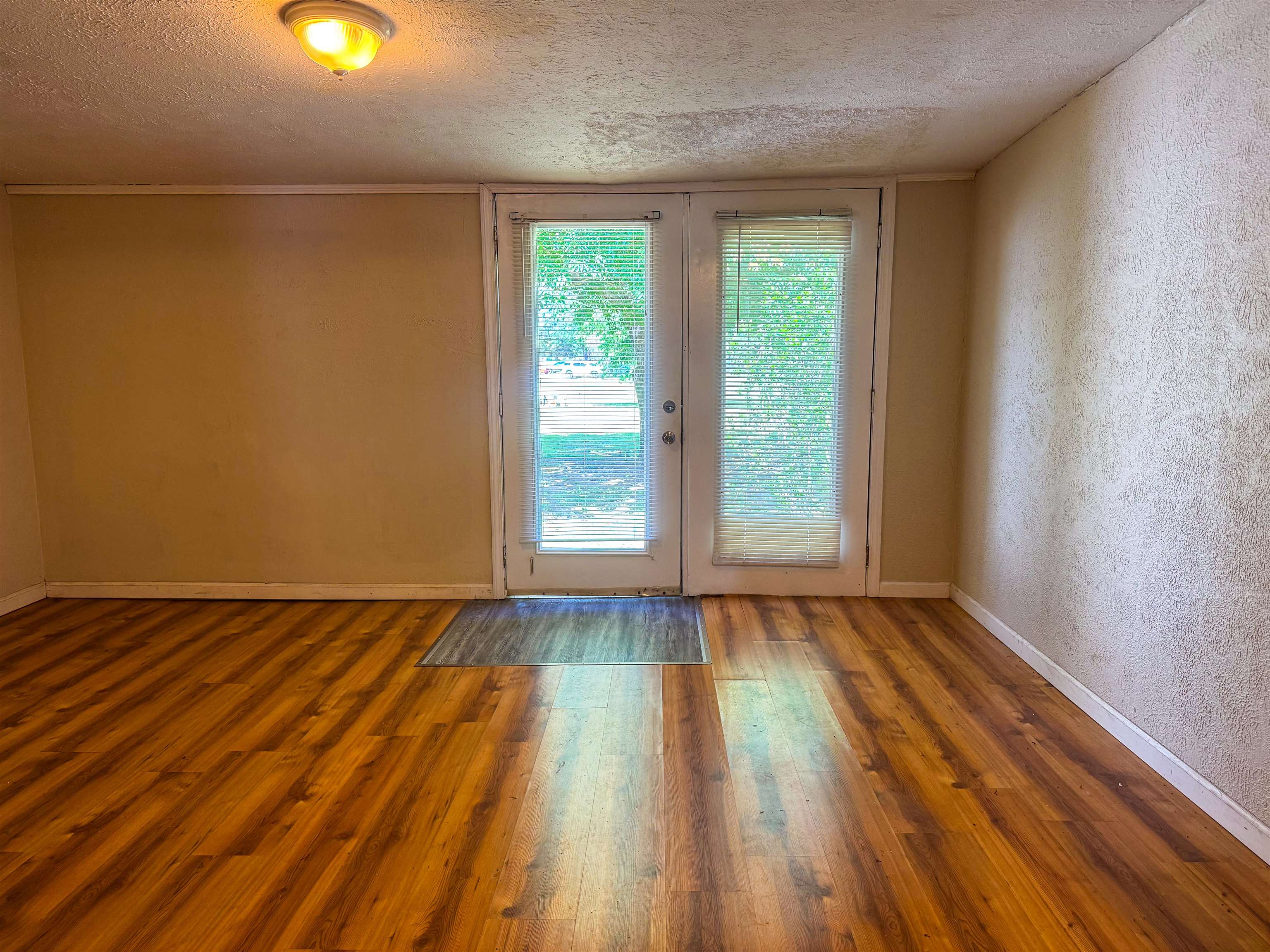 J & M ESTATES - Residential