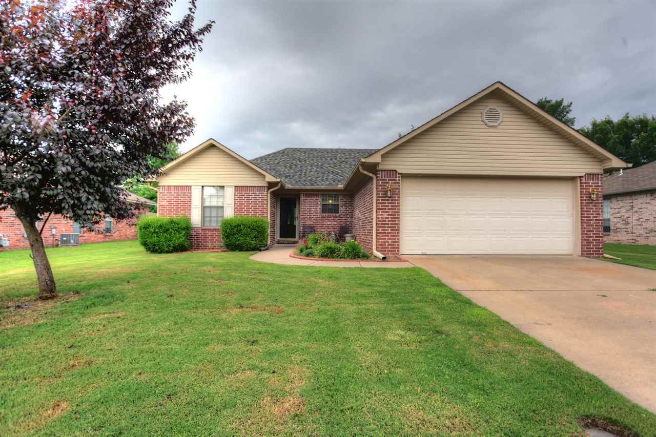 No Disclosure. Move in ready home that is a doll house. Split floor plan, tile in wet areas. Fence yard, nicely landscaped. Close to interstate and UCA. This property is ready for new owners.