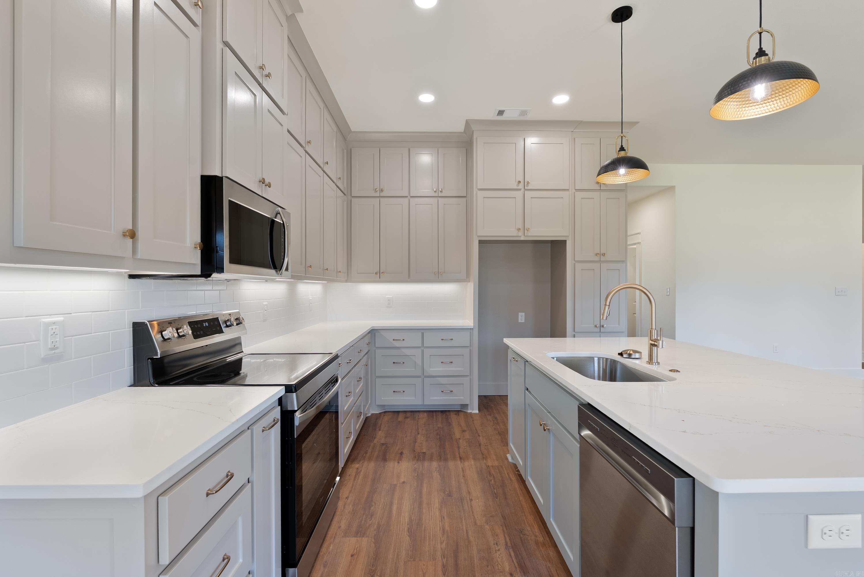 EAST MEADOW - Residential