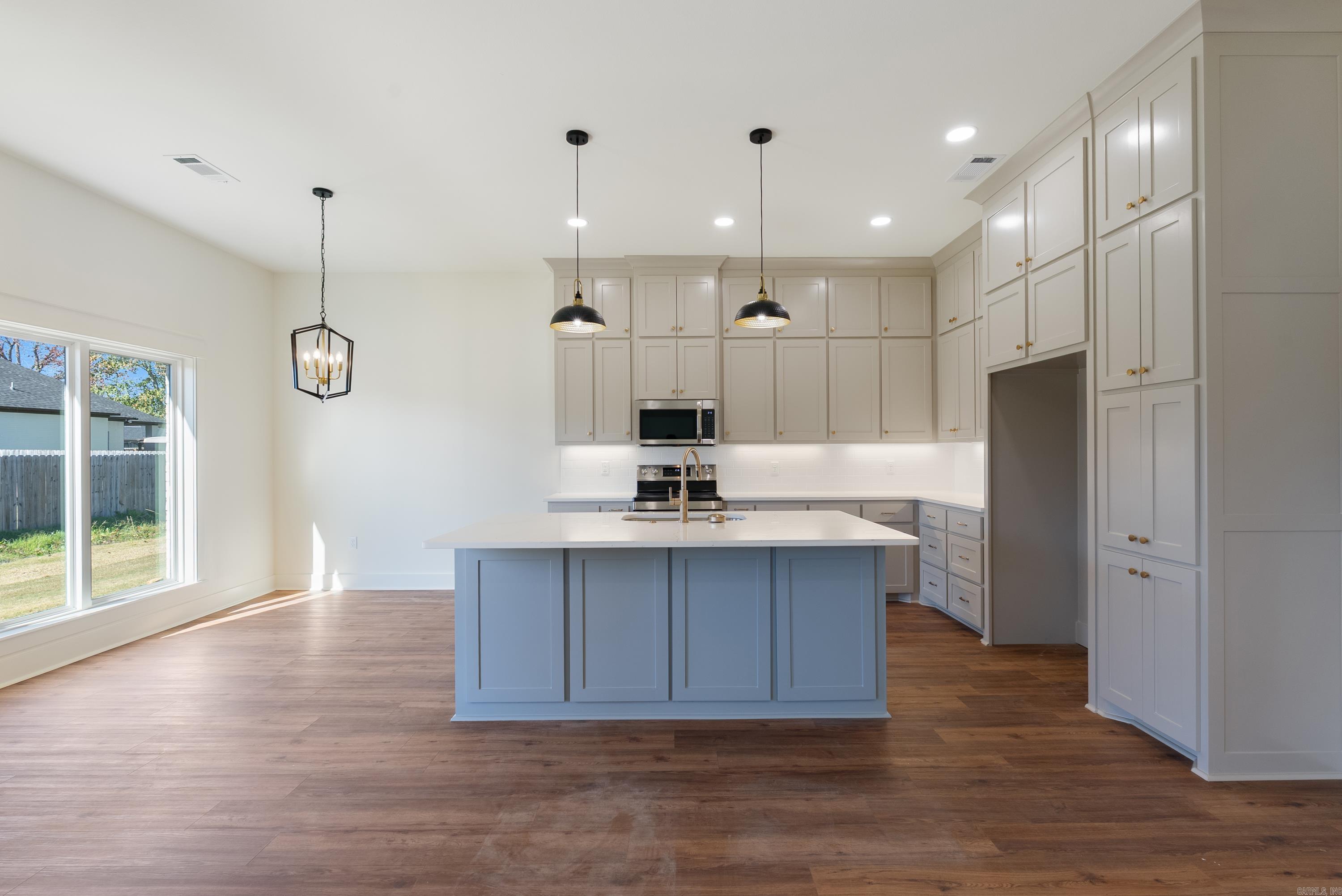 EAST MEADOW - Residential