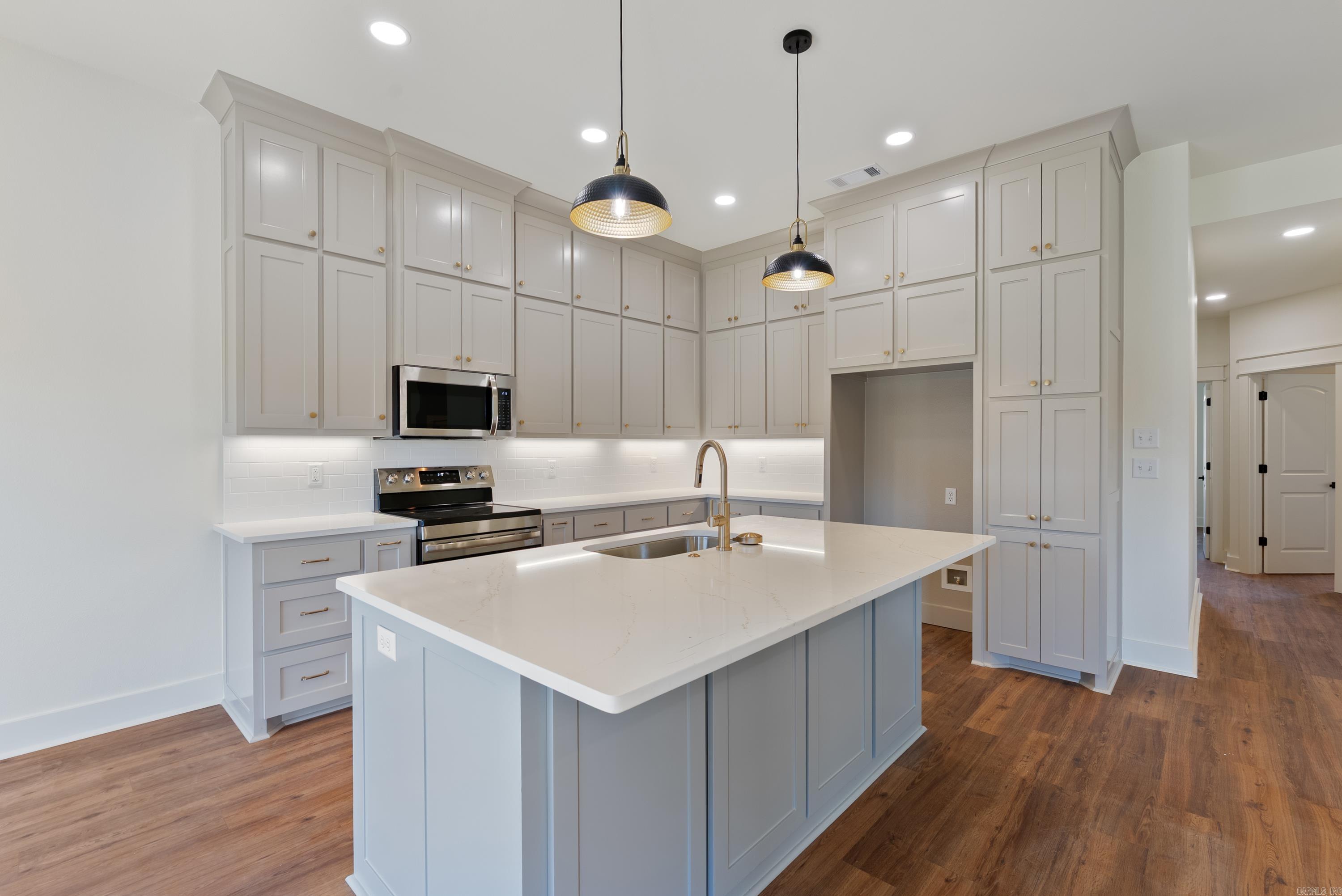 EAST MEADOW - Residential