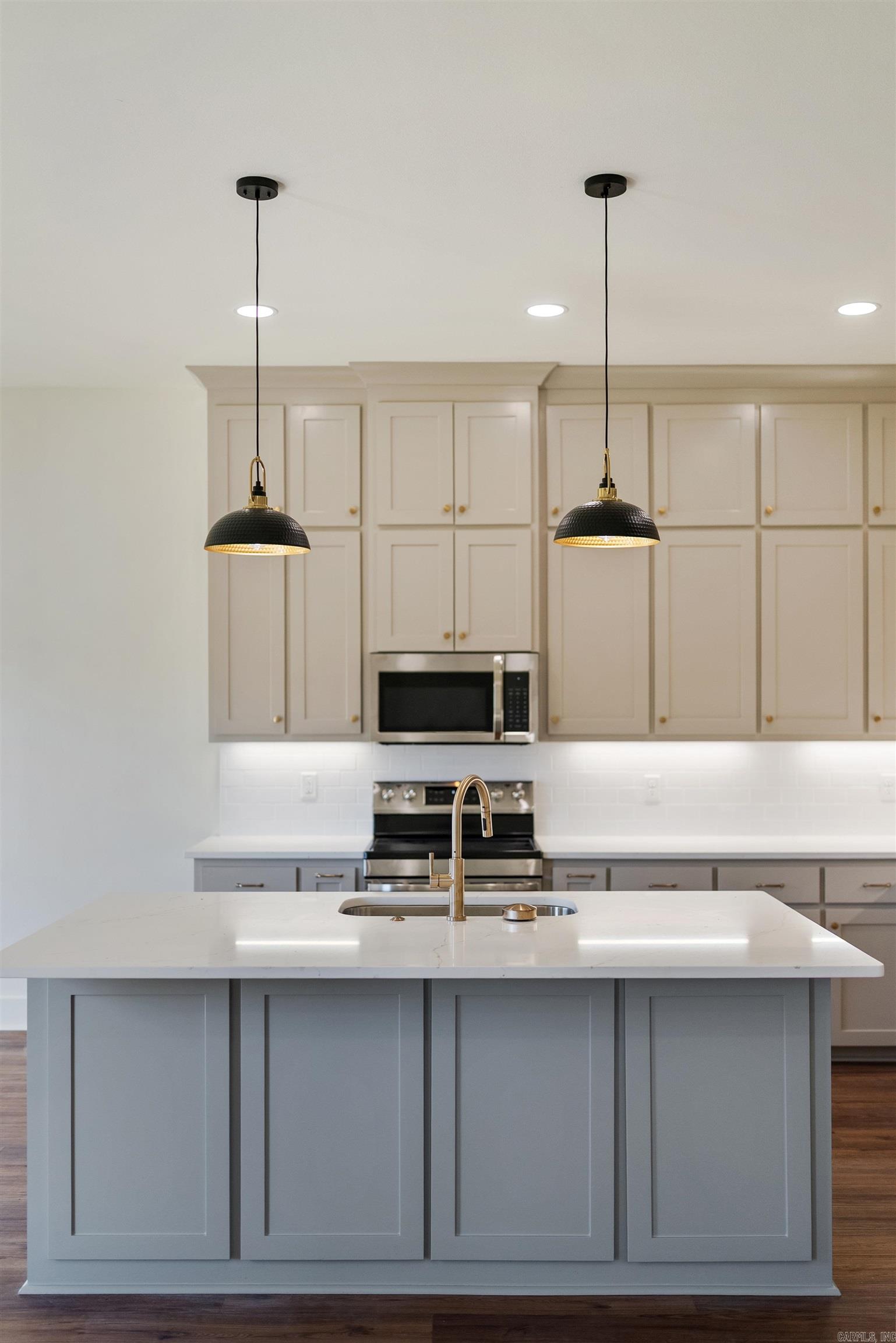 EAST MEADOW - Residential