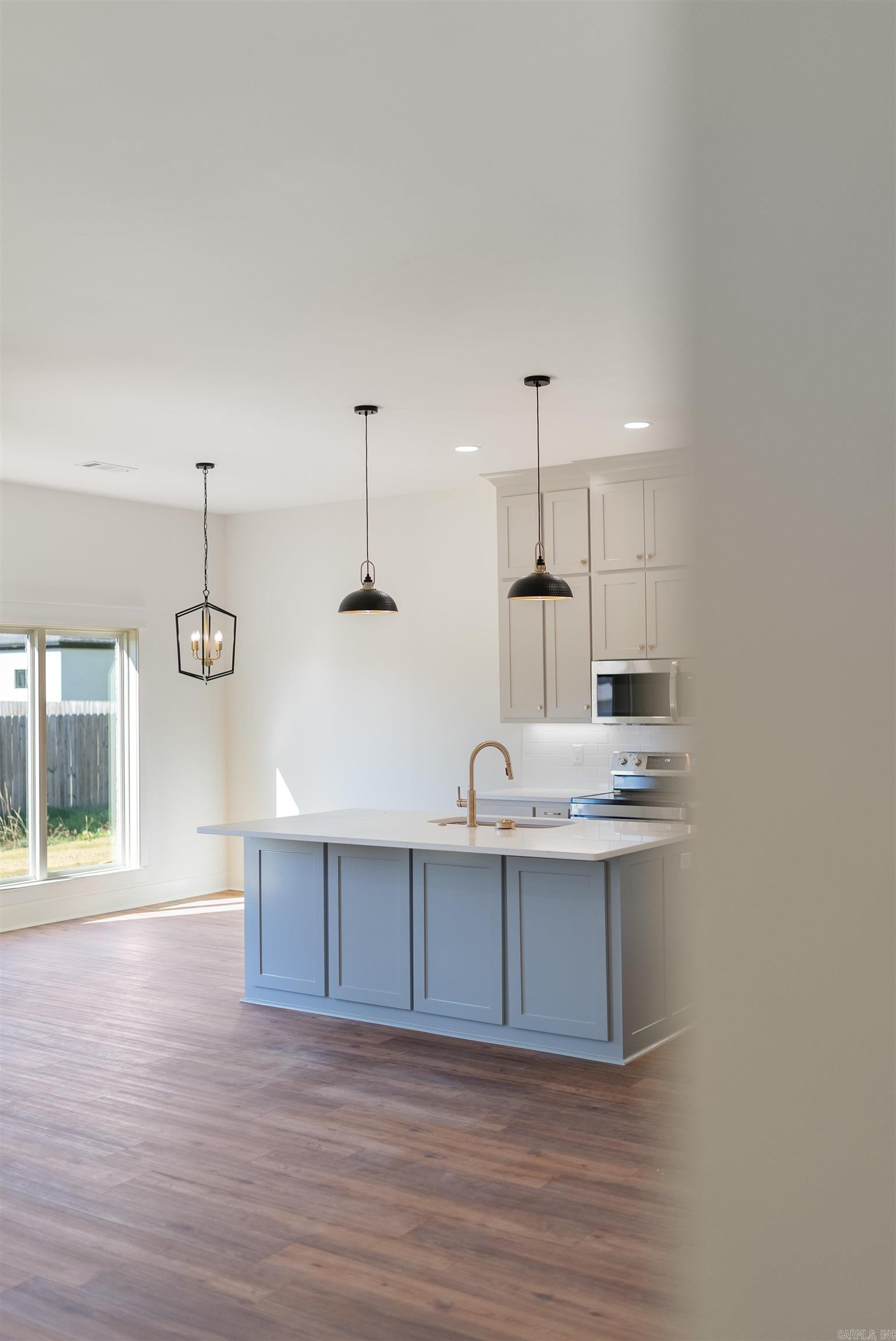 EAST MEADOW - Residential