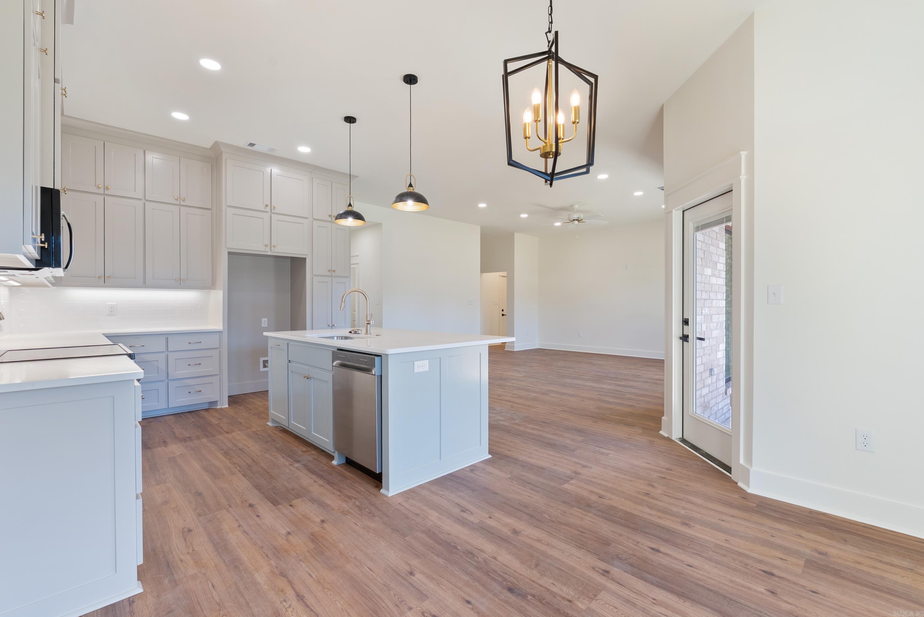 EAST MEADOW - Residential