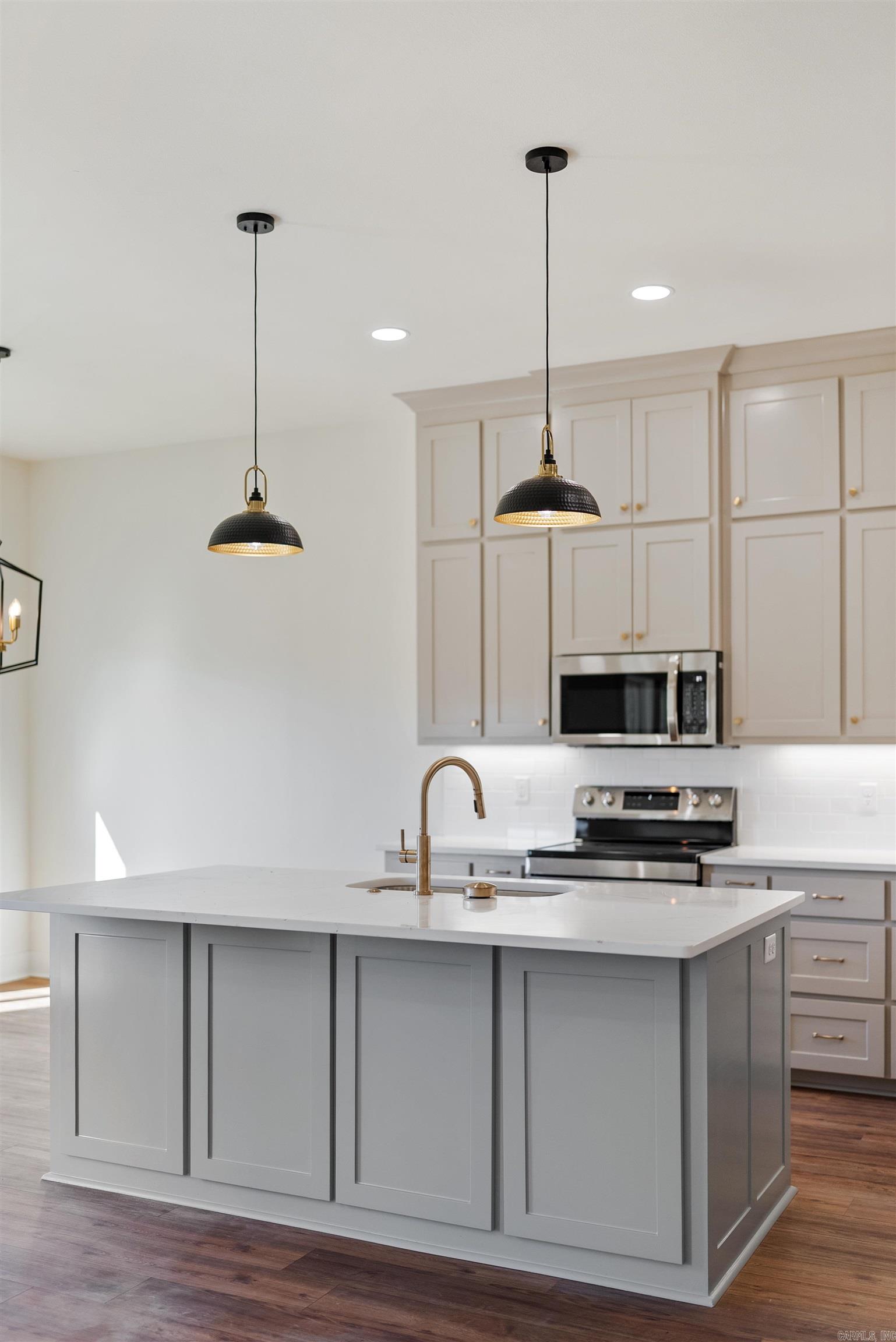 EAST MEADOW - Residential