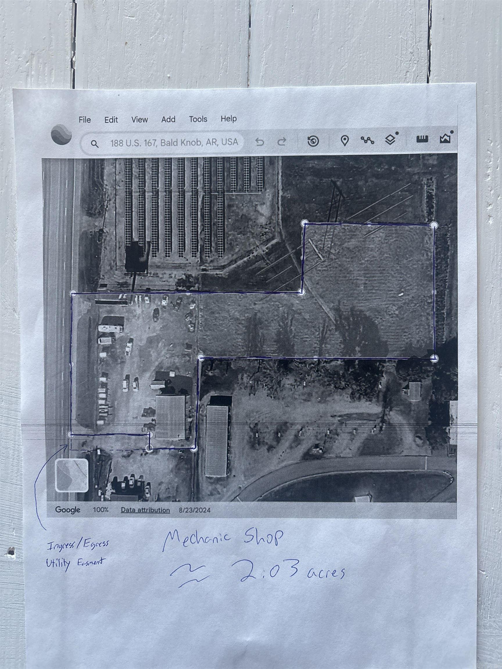 Main image without alt text