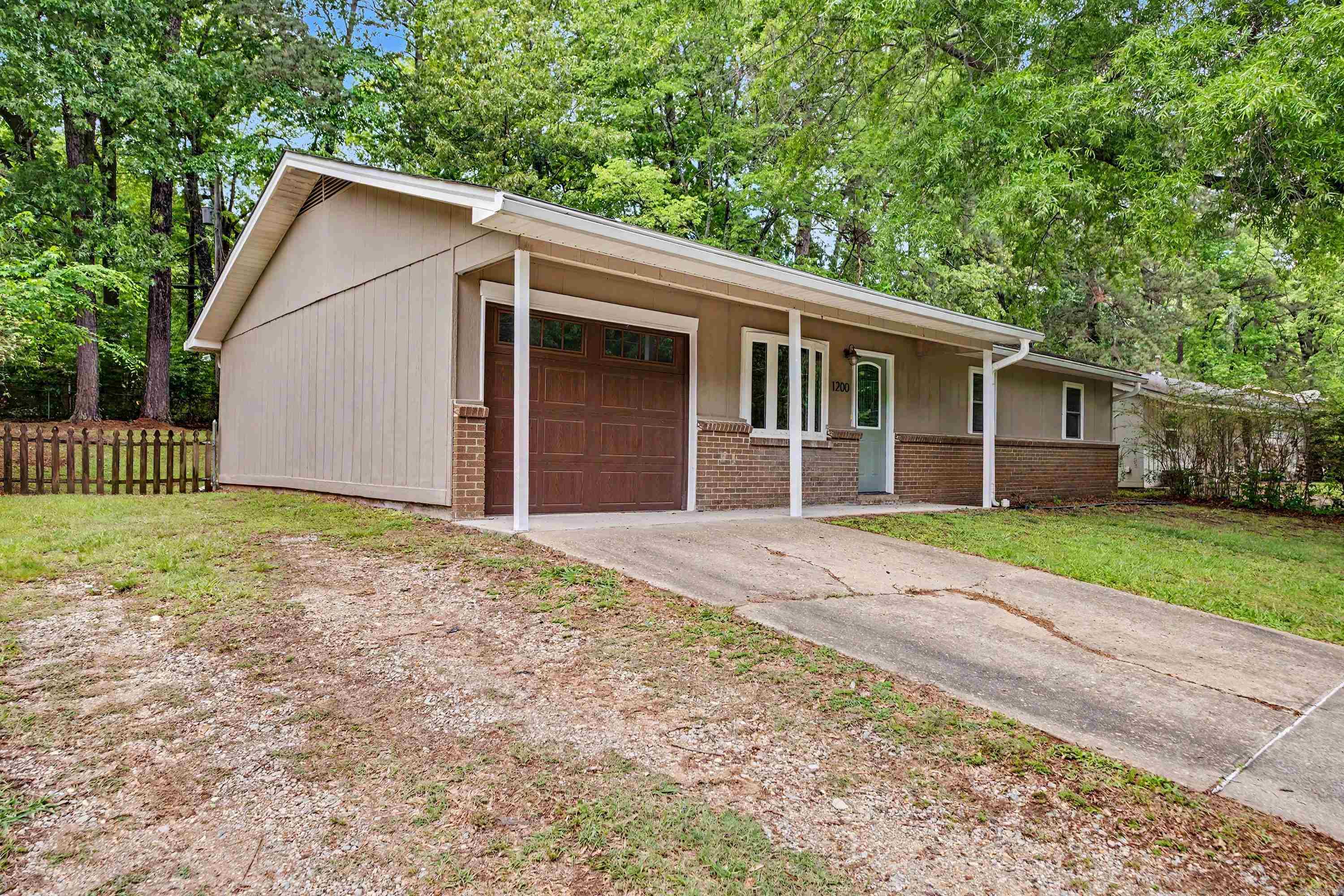 WATSON MANOR - Residential