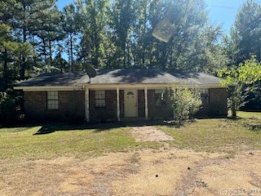 Looking for investors! This is a fixer upper with lots of potential don't miss our schedule your showing now.