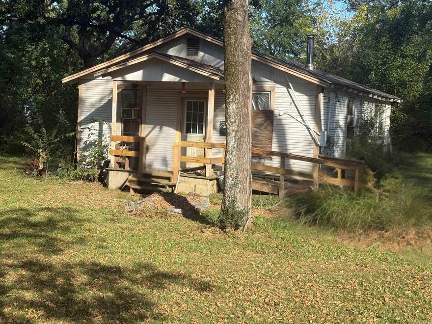 Calling investors! Opportunity awaits with this home and four city lots totalling .944 acres in the middle of one of the original areas established in Heber Springs. The current dwelling has 2 bedroom and 1 bath and sits at the end of a secluded, peaceful street. The lots offer building two or three additional 800-1,200 square foot homes, or just enjoy the space for yourself minutes from shopping, schools, and more. Call for your showing today.