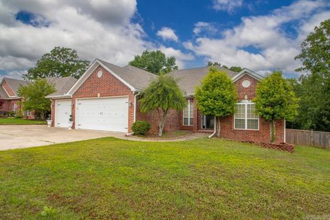 Photo of 7032 Gap Ridge Drive, Sherwood, AR 72120 (MLS # 26017215)