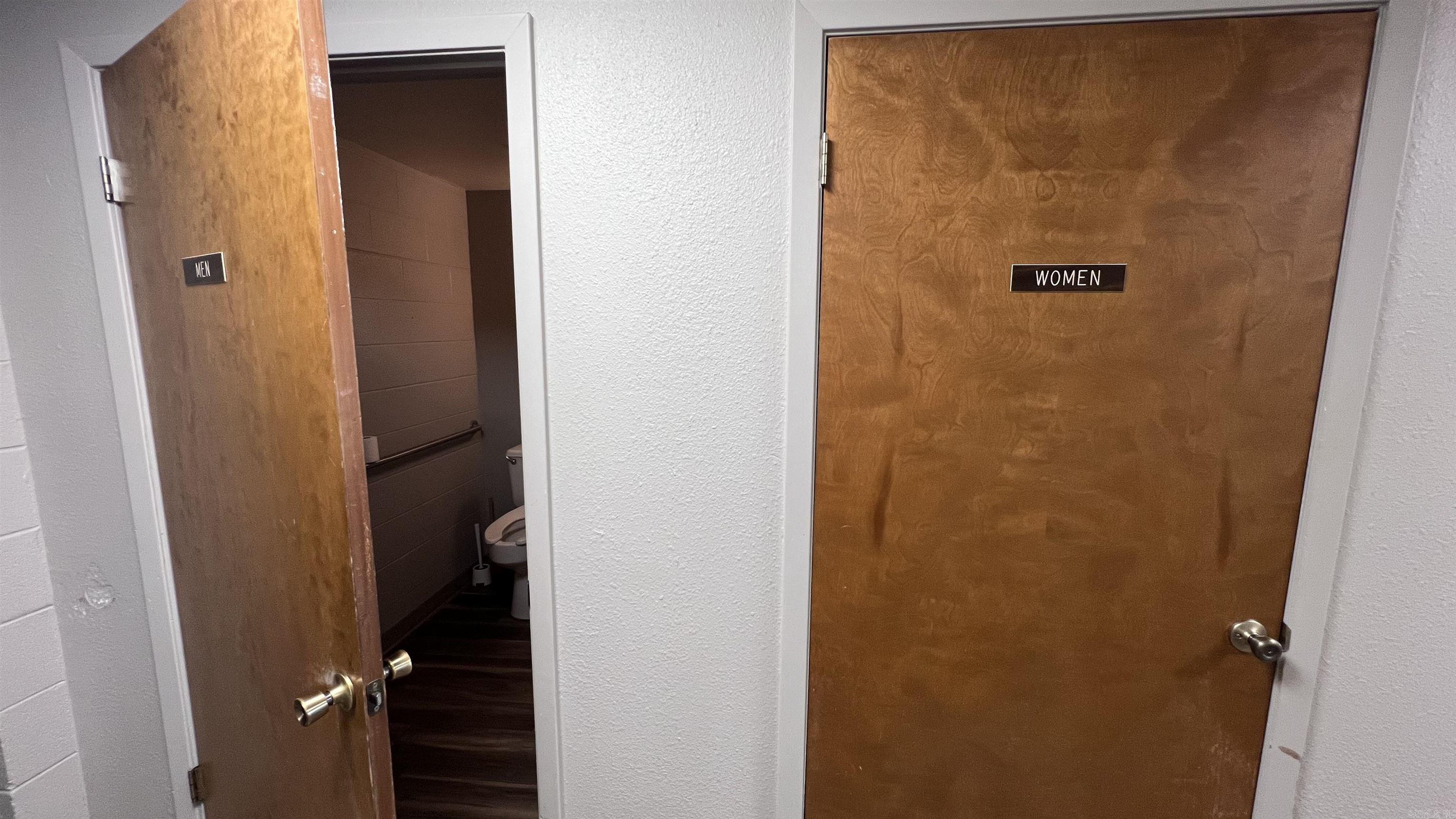 Hot Springs - Commercial Sale