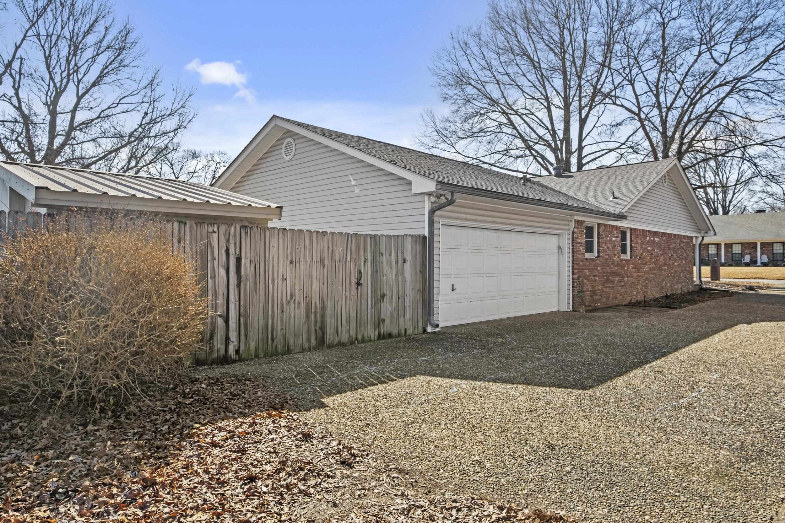 EAST MEADOW - Residential