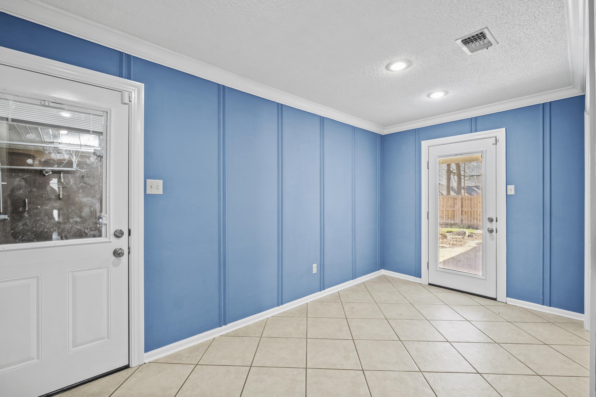 EAST MEADOW - Residential